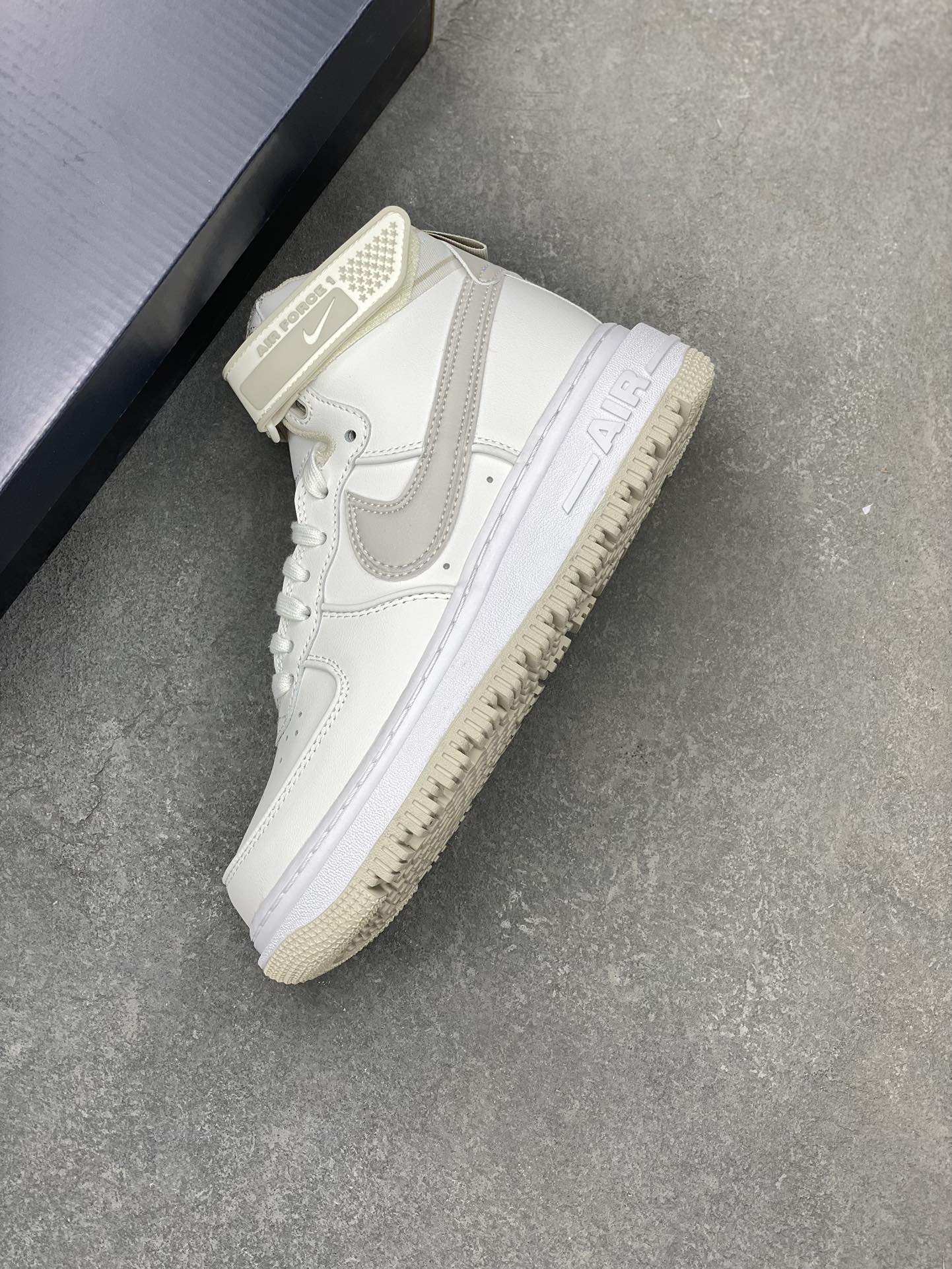 Nike Air Force 1 '07 High-Top Sneakers - Iconic Style & Comfort 8 i1700685848 9580 6