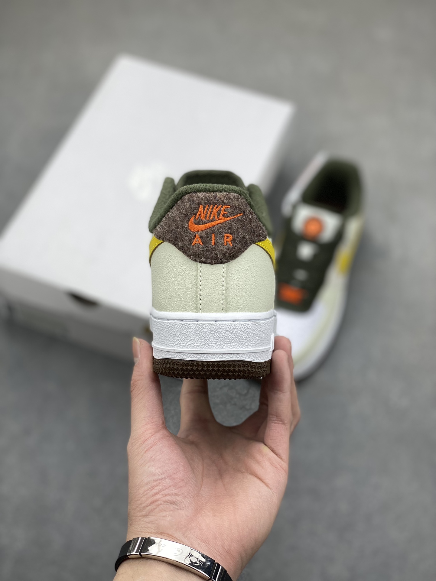 Nike Air Force 1 Low Mustard Yellow Sneakers FV3647-171 5 i1700686135 4094 3