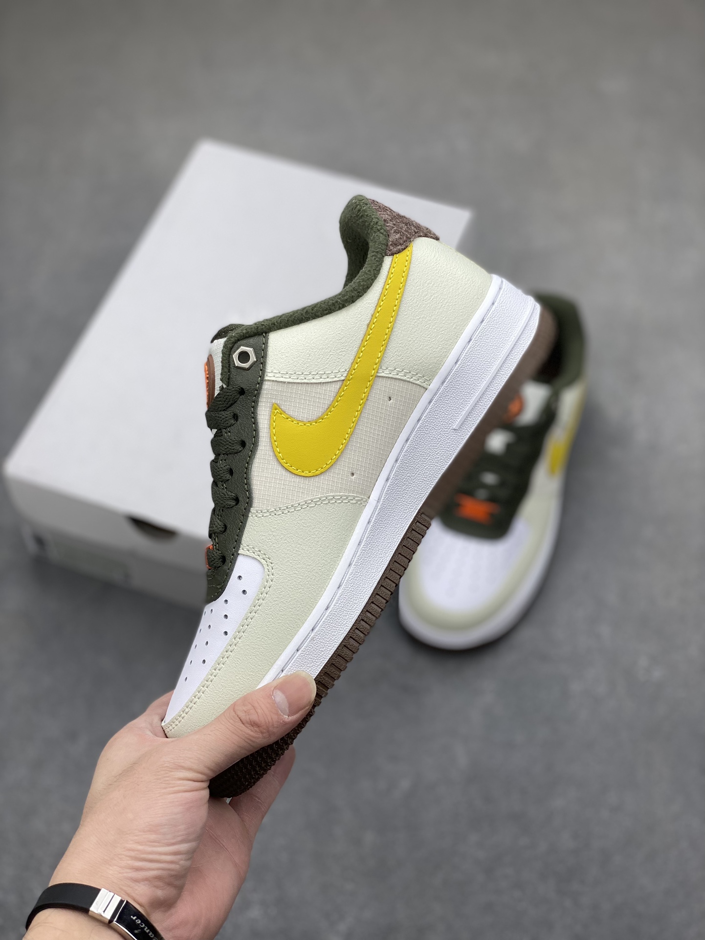 Nike Air Force 1 Low Mustard Yellow Sneakers FV3647-171 4 i1700686135 6981 2