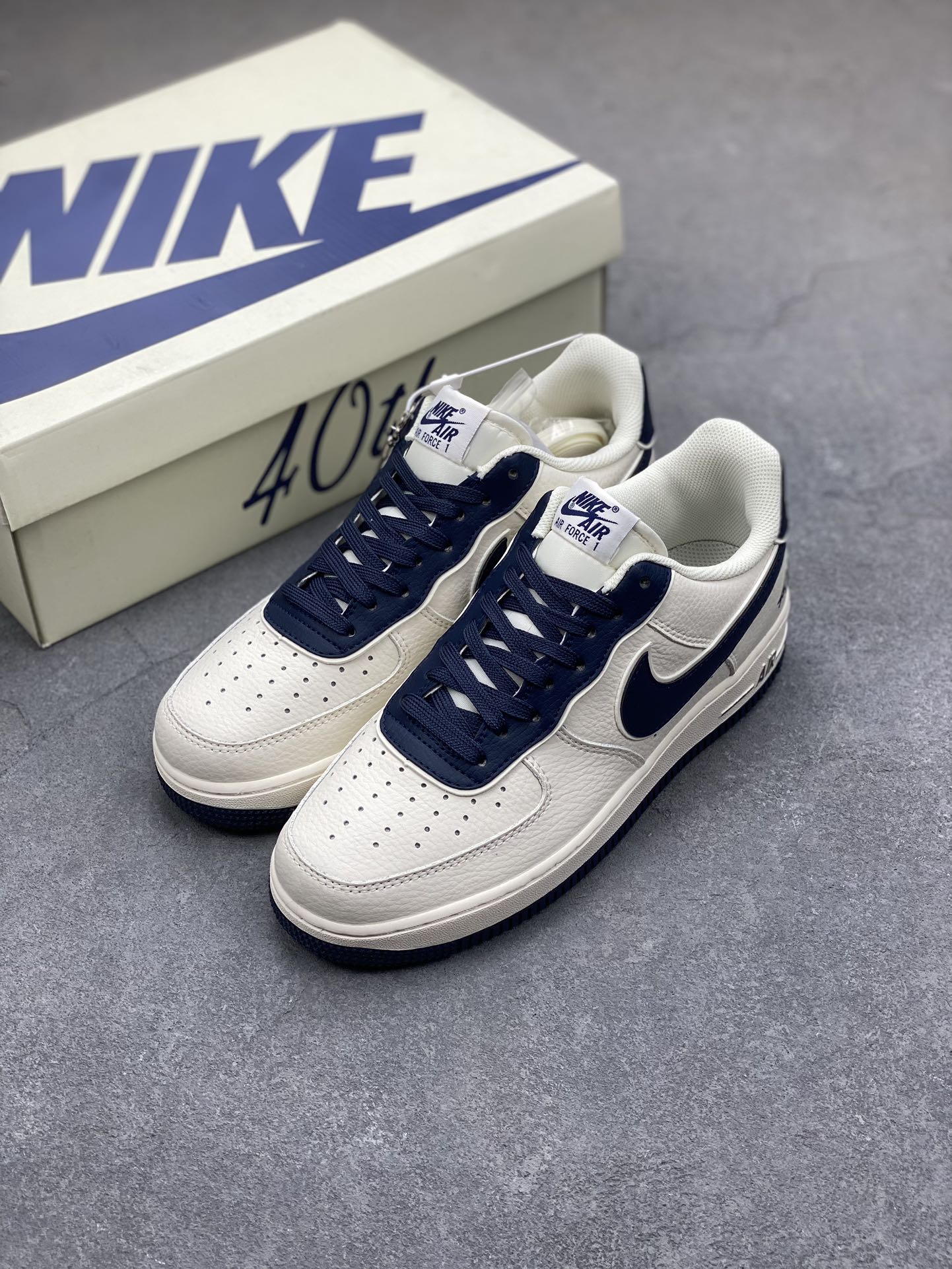 Nike Air Force 1 Low 40th Anniversary Edition Men's Sneakers 9 i1700772935 6306 7