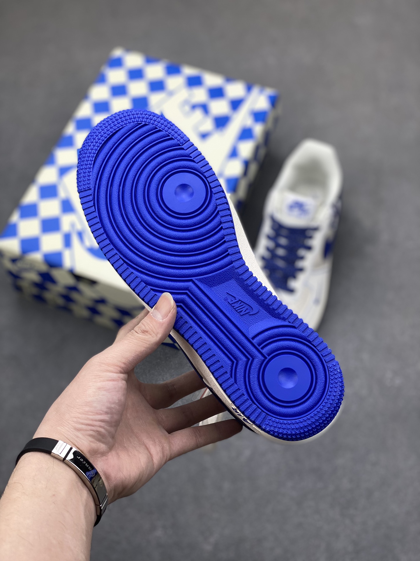 Nike Air Force 1 '07 Low Blue White Grey Checkered Sneakers - Fashionable & Comfy 7 i1700851188 3760 5