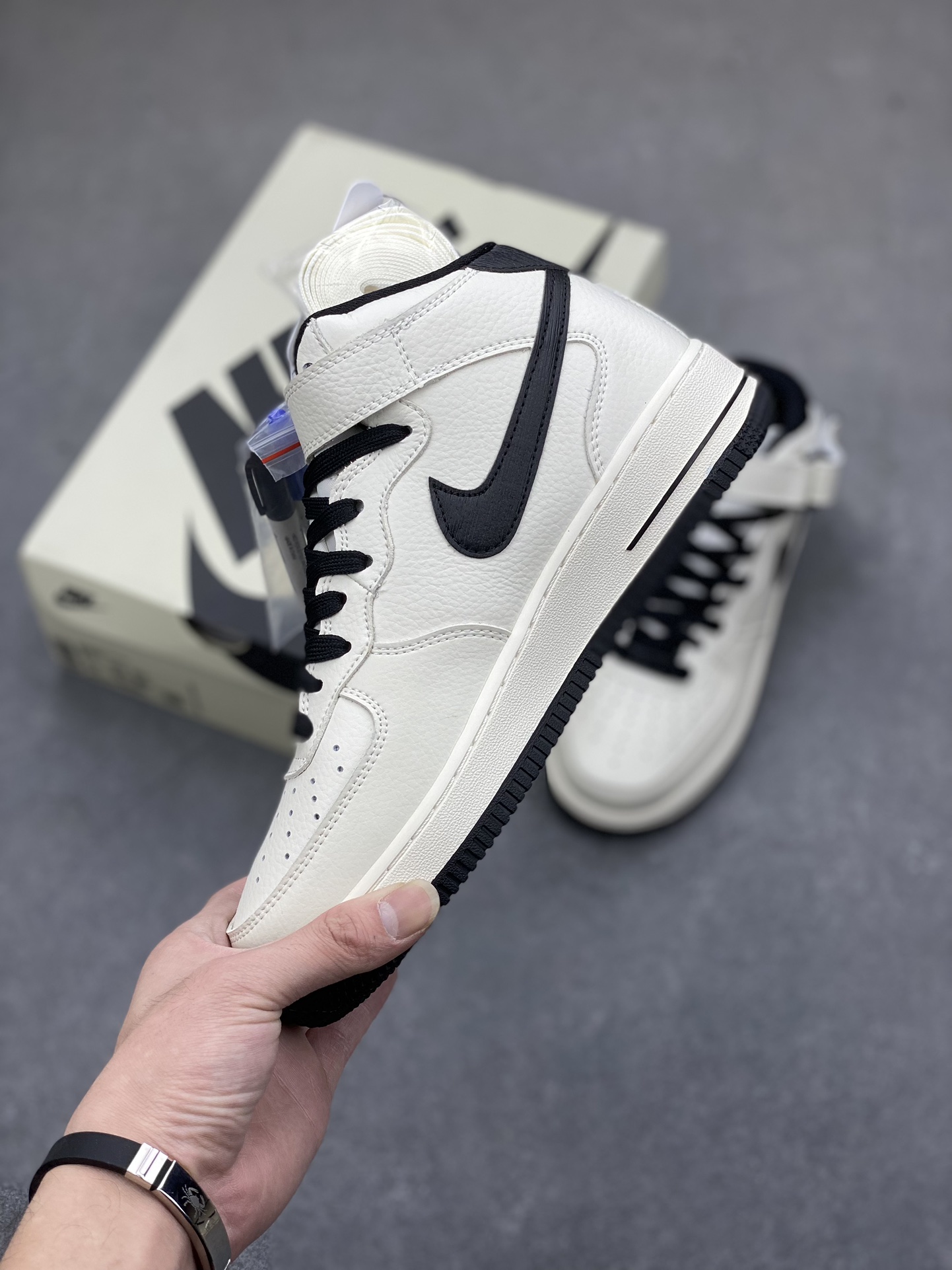 Nike Air Force 1 MID 'Black/White' High-Top Sneakers with Marker 4 i1701390826 5611 1