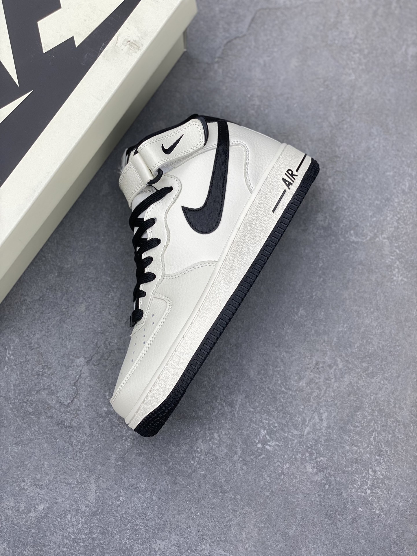 Nike Air Force 1 MID 'Black/White' High-Top Sneakers with Marker 8 i1701390826 5934 3