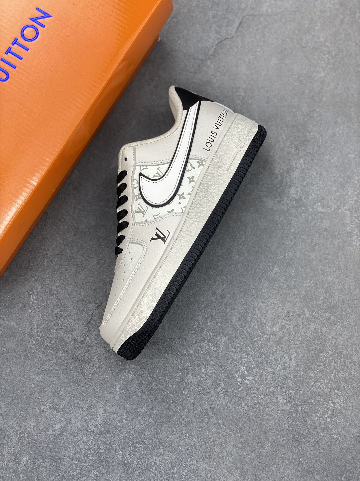 Nike Air Force 1 '07 Low Louis Vuitton Collab Sneakers - Limited Edition 8 i1701549602 7071 7