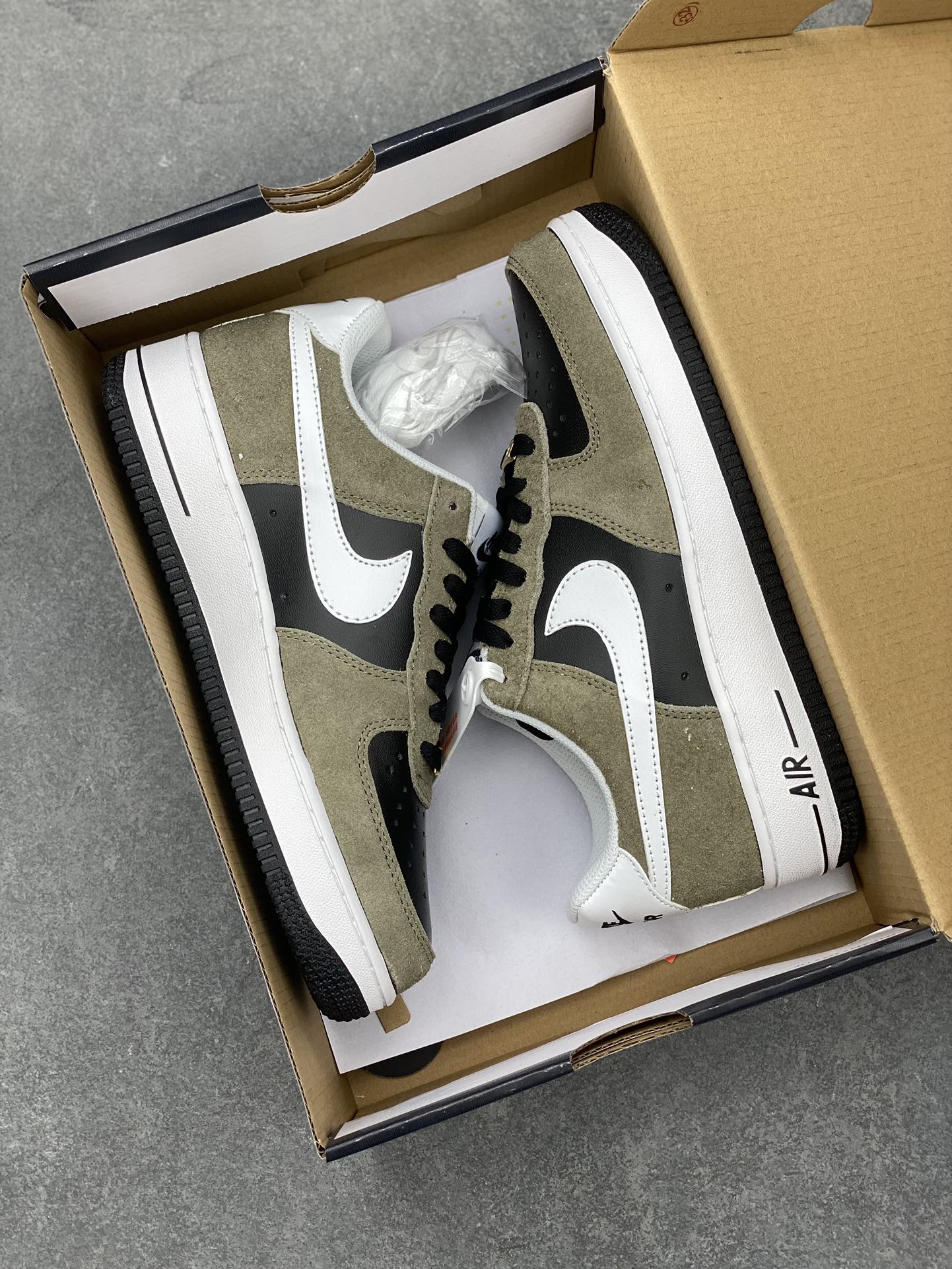 Air Force 1 '07 Low White Black Green AV0383-226 - Authentic Air Force Edition 10 i1701549845 2273 6