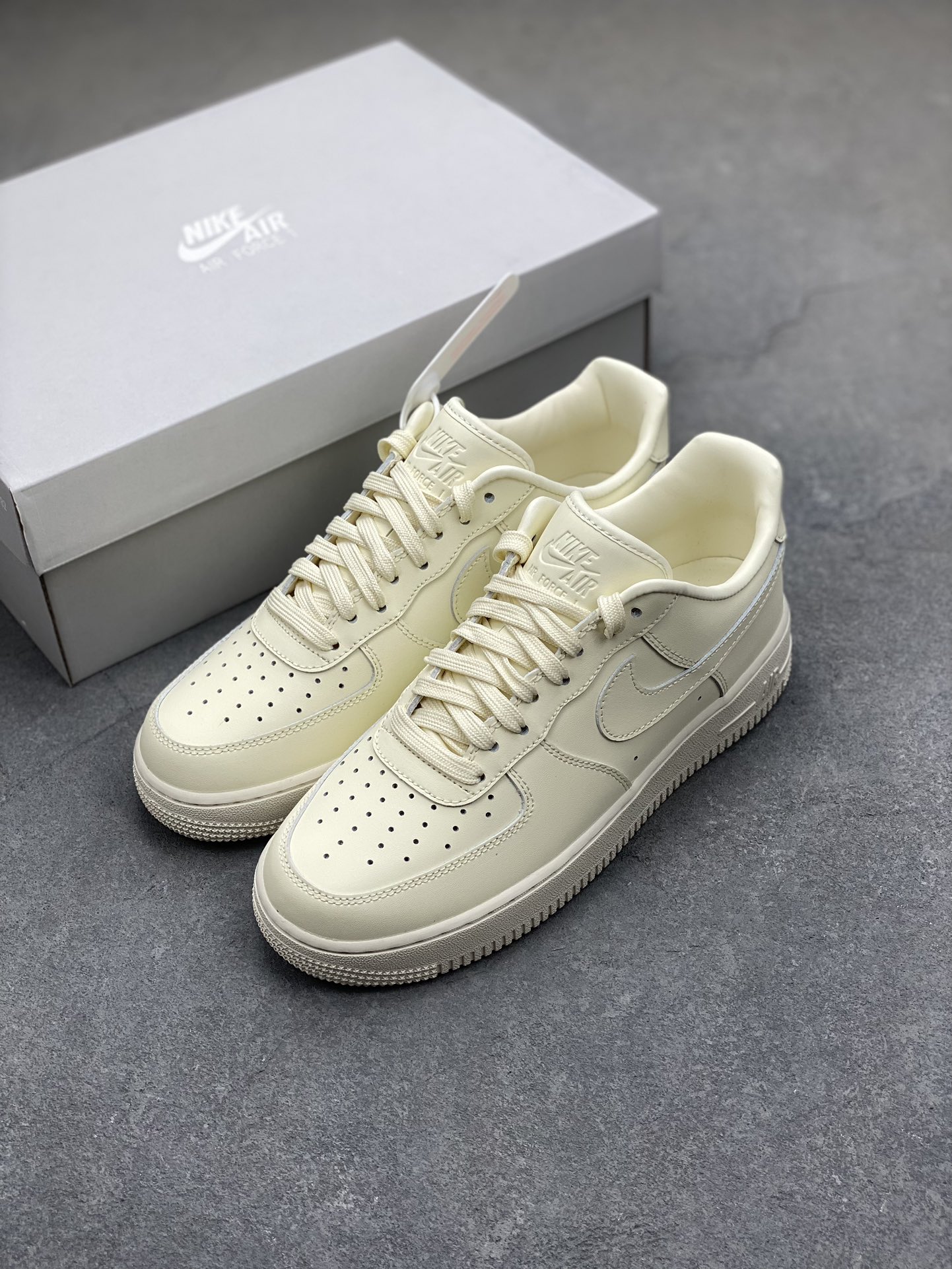 Nike Air Force 1 '07 Low Light Yellow Casual Sneakers DM0211-101 9 i1701549938 3291 0