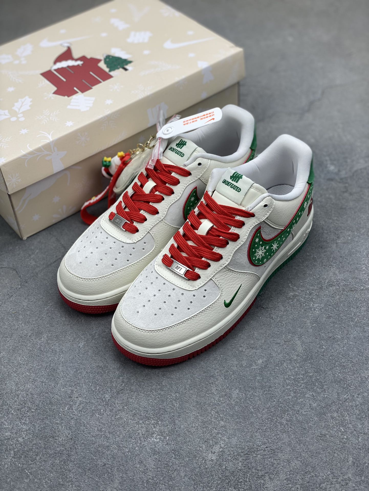 Nike Air Force 1 '07 Low 'Christmas' Sneakers - Limited Edition 9 i1701811195 198 6