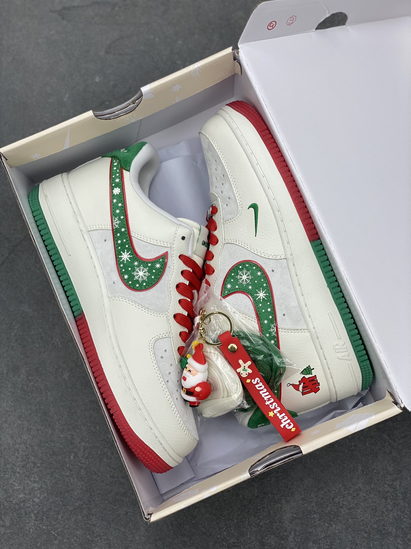 Nike Air Force 1 '07 Low 'Christmas' Sneakers - Limited Edition 10 i1701811195 8149 4