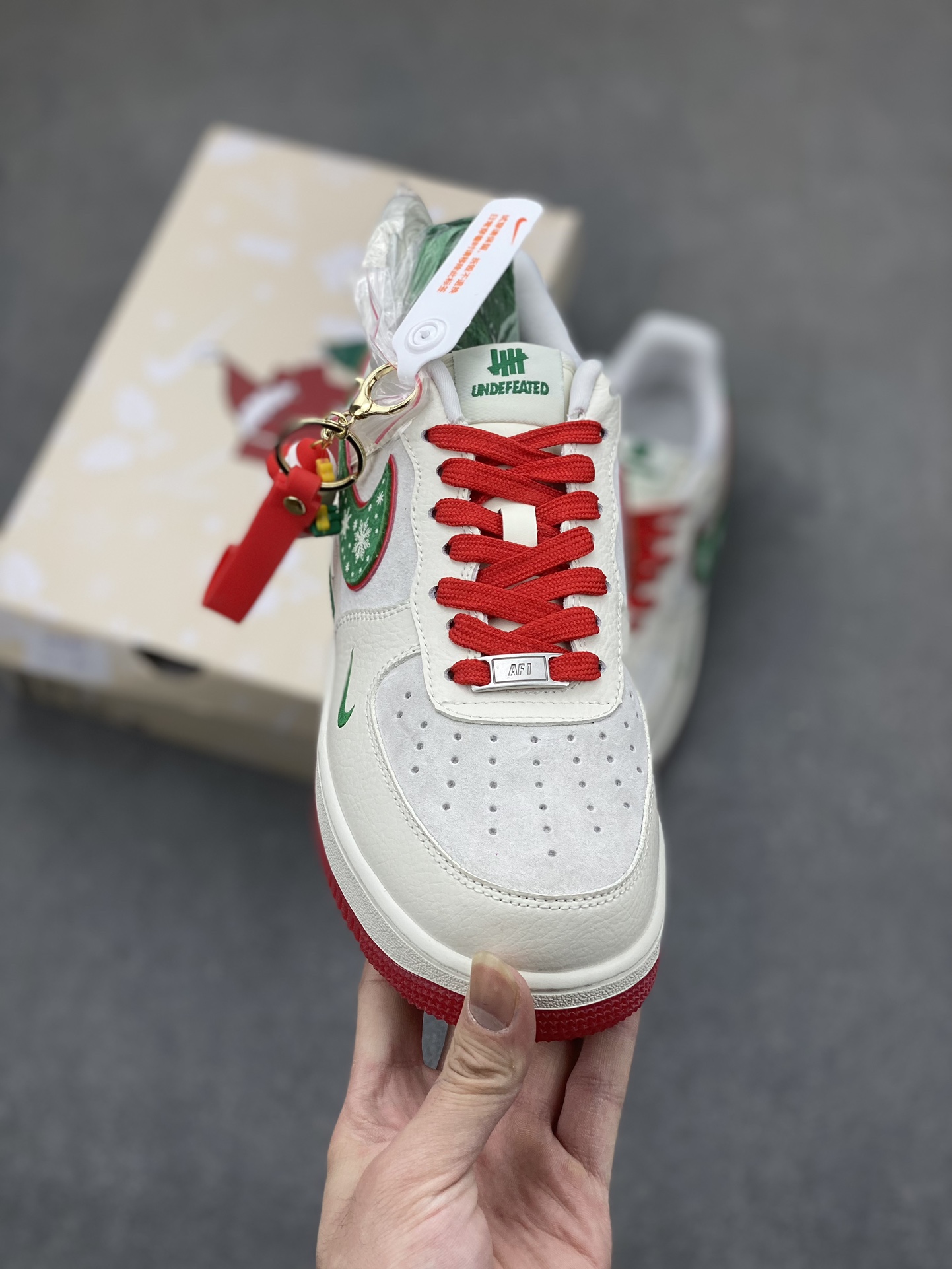 Nike Air Force 1 '07 Low 'Christmas' Sneakers - Limited Edition 3 i1701811195 846 3