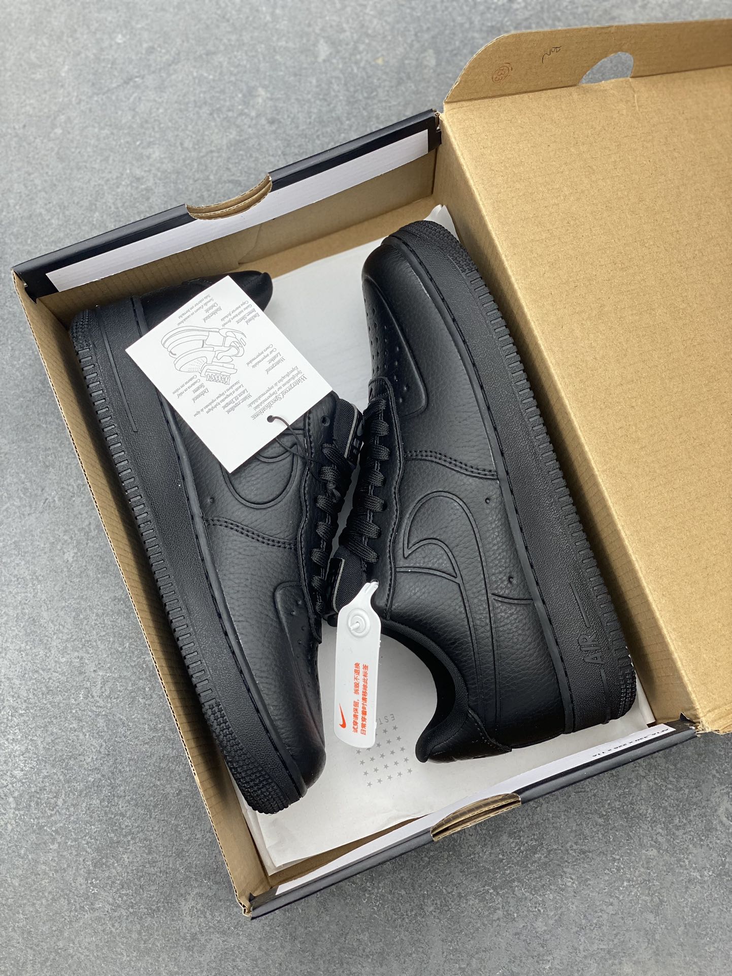 Nike Air Force 1 Low '07 Black Sneakers Classic All-Black Edition 10 i1702068968 1252 4