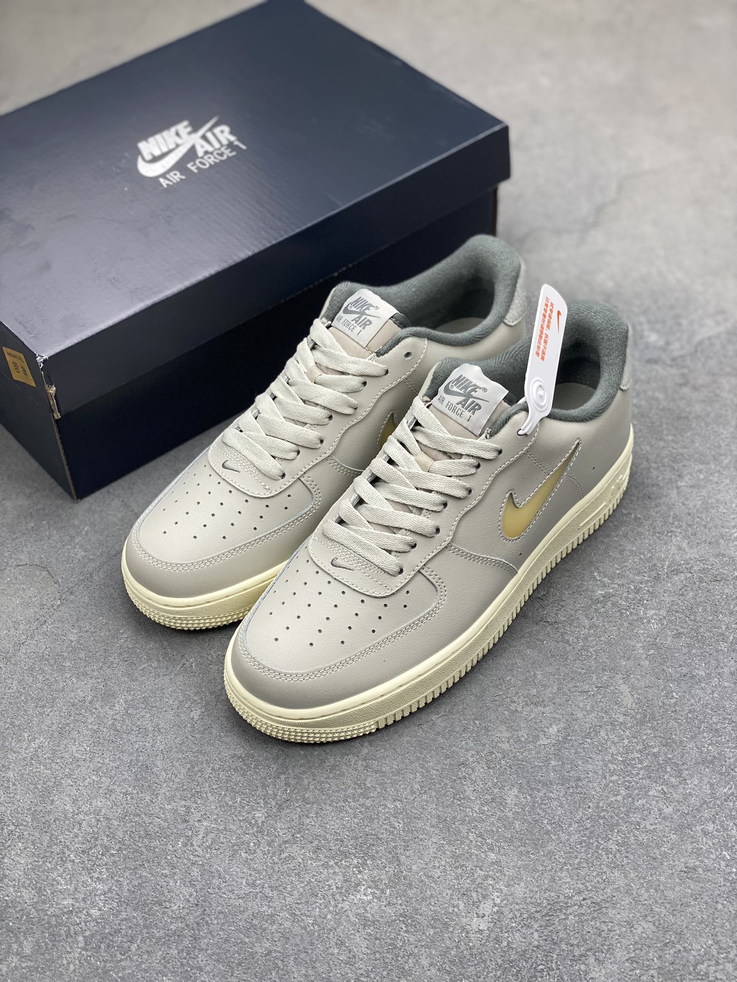 Nike Air Force 1 '07 Low Retro Light Bone Pale Vanilla Jewel Sneakers 9 i1702069169 1361 8