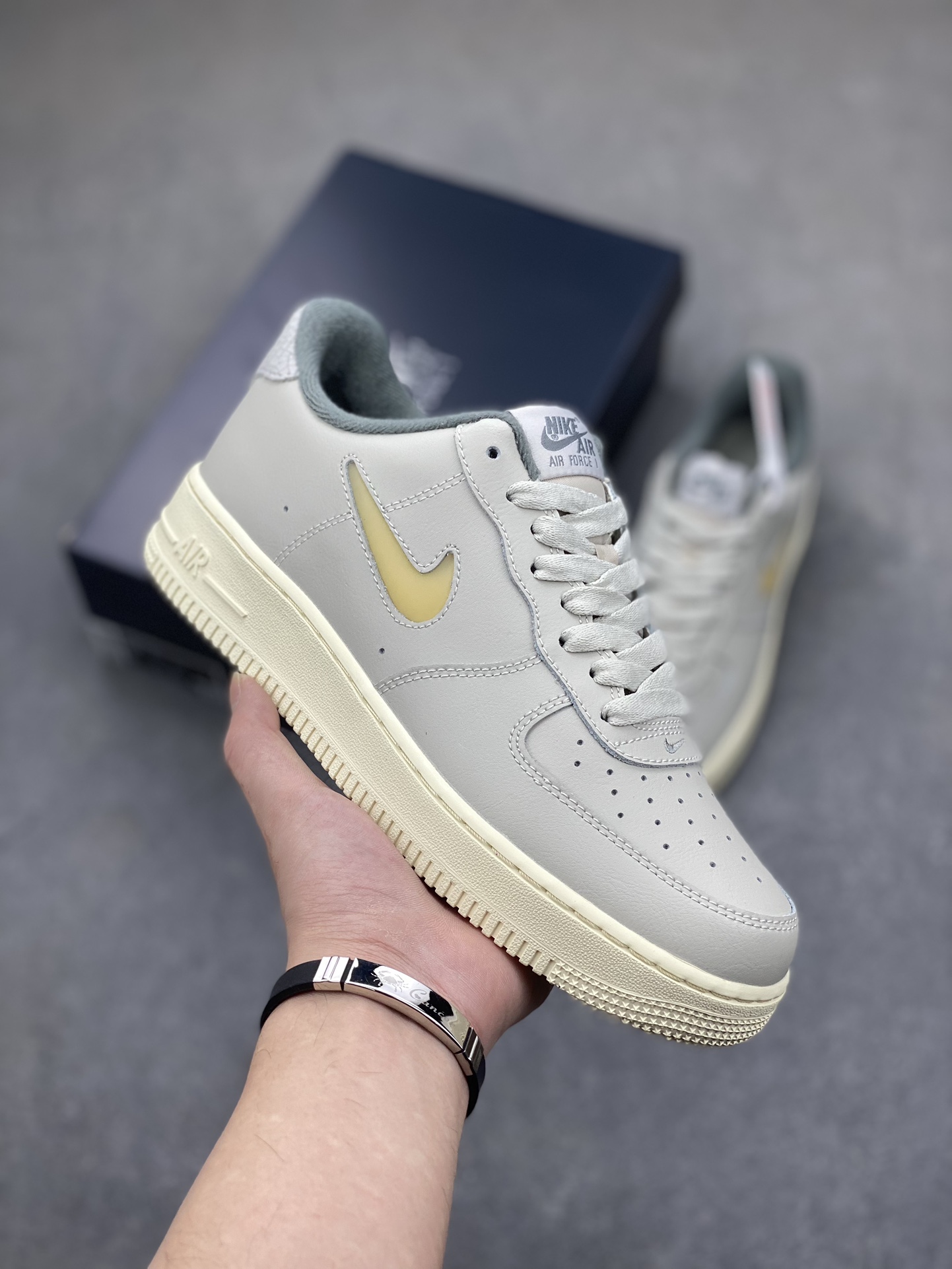 Nike Air Force 1 '07 Low Retro Light Bone Pale Vanilla Jewel Sneakers 2 i1702069169 3605 1