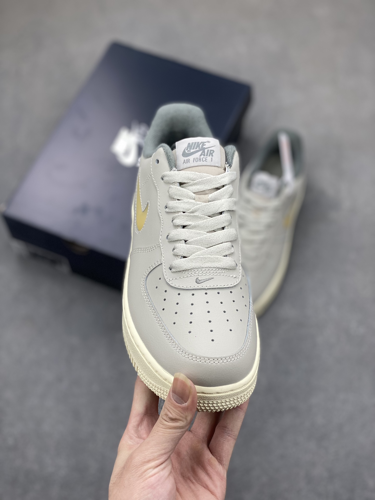 Nike Air Force 1 '07 Low Retro Light Bone Pale Vanilla Jewel Sneakers 3 i1702069169 3619 2