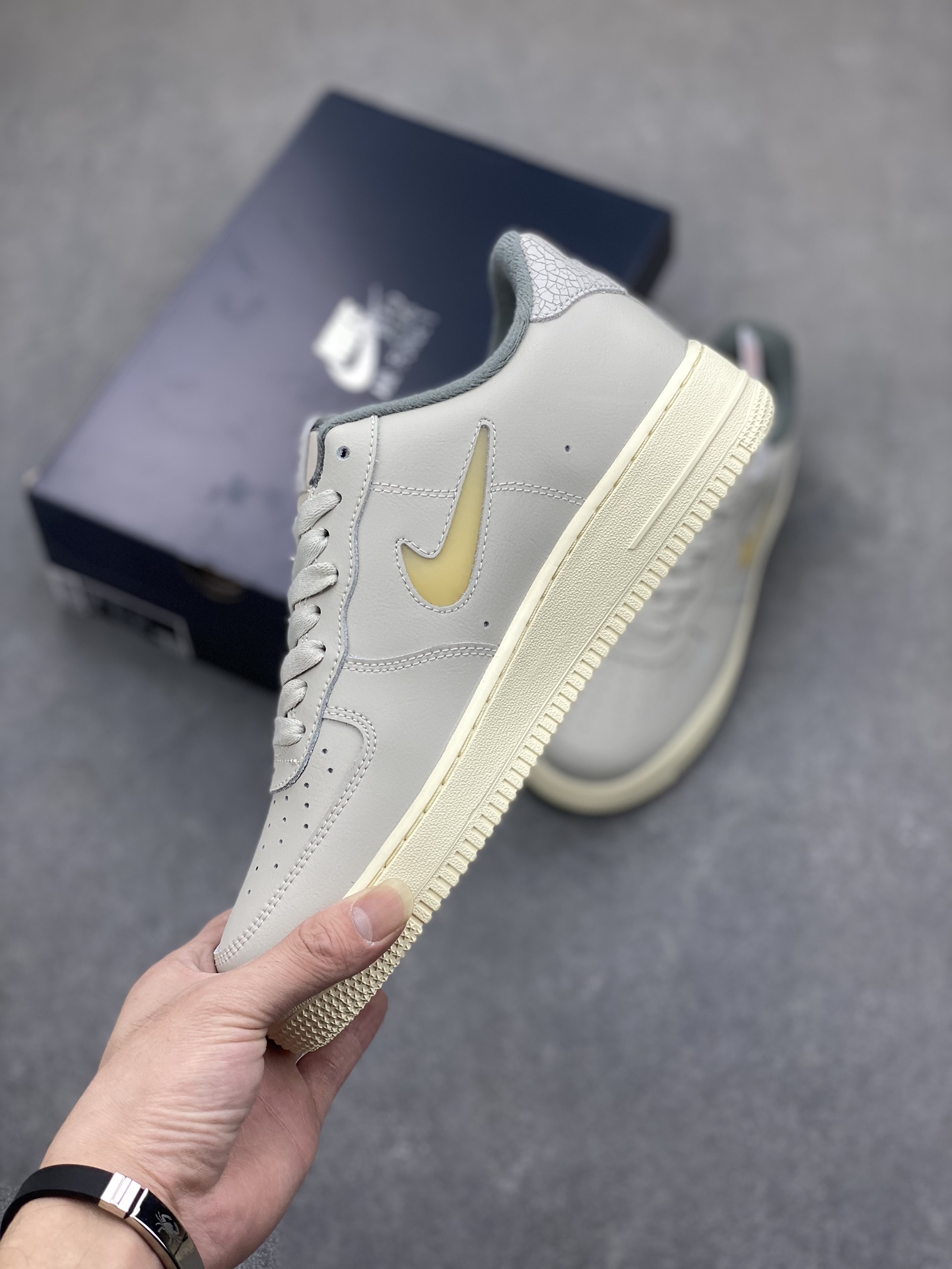Nike Air Force 1 '07 Low Retro Light Bone Pale Vanilla Jewel Sneakers 4 i1702069169 3668 6