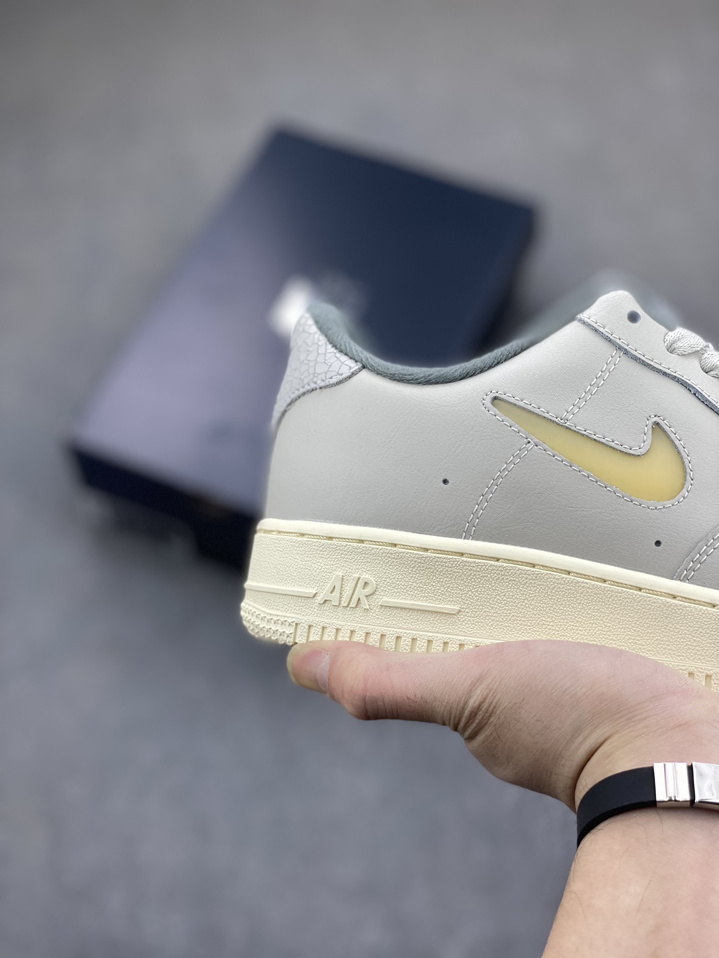 Nike Air Force 1 '07 Low Retro Light Bone Pale Vanilla Jewel Sneakers 6 i1702069169 4567 4