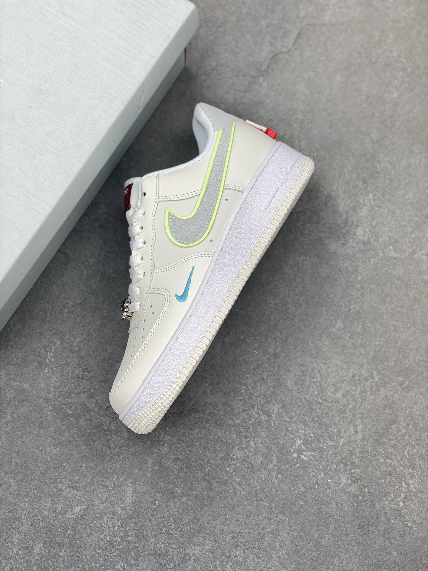 Nike Air Force 1 Low 'Year of The Dragon' Casual Sneakers FZ5052-131 8 i1702069487 6256 5