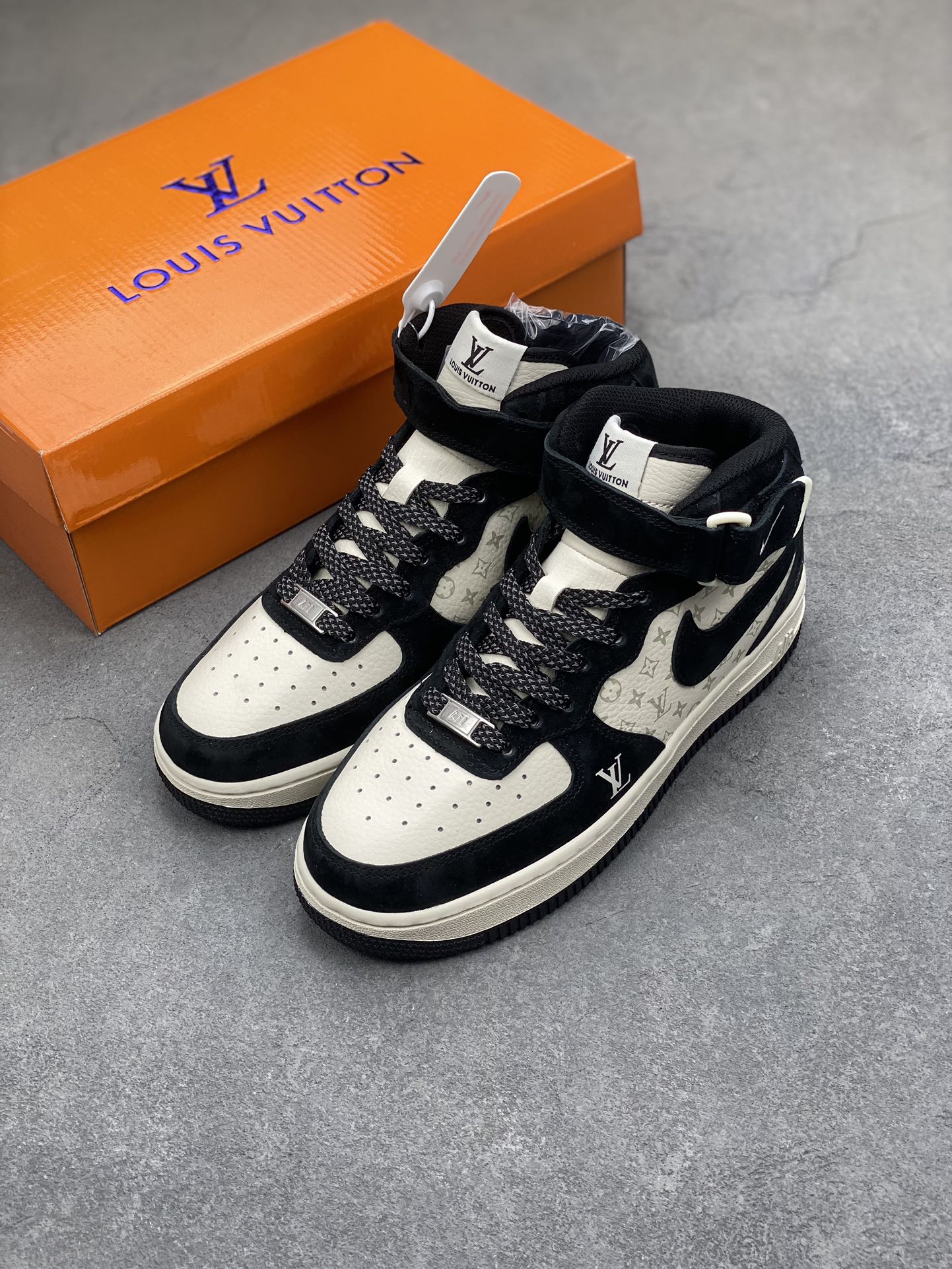 Nike Air Force 1 '07 Low Louis Vuitton Collab Sneakers - White/Black 9 i1702241142 3715 1