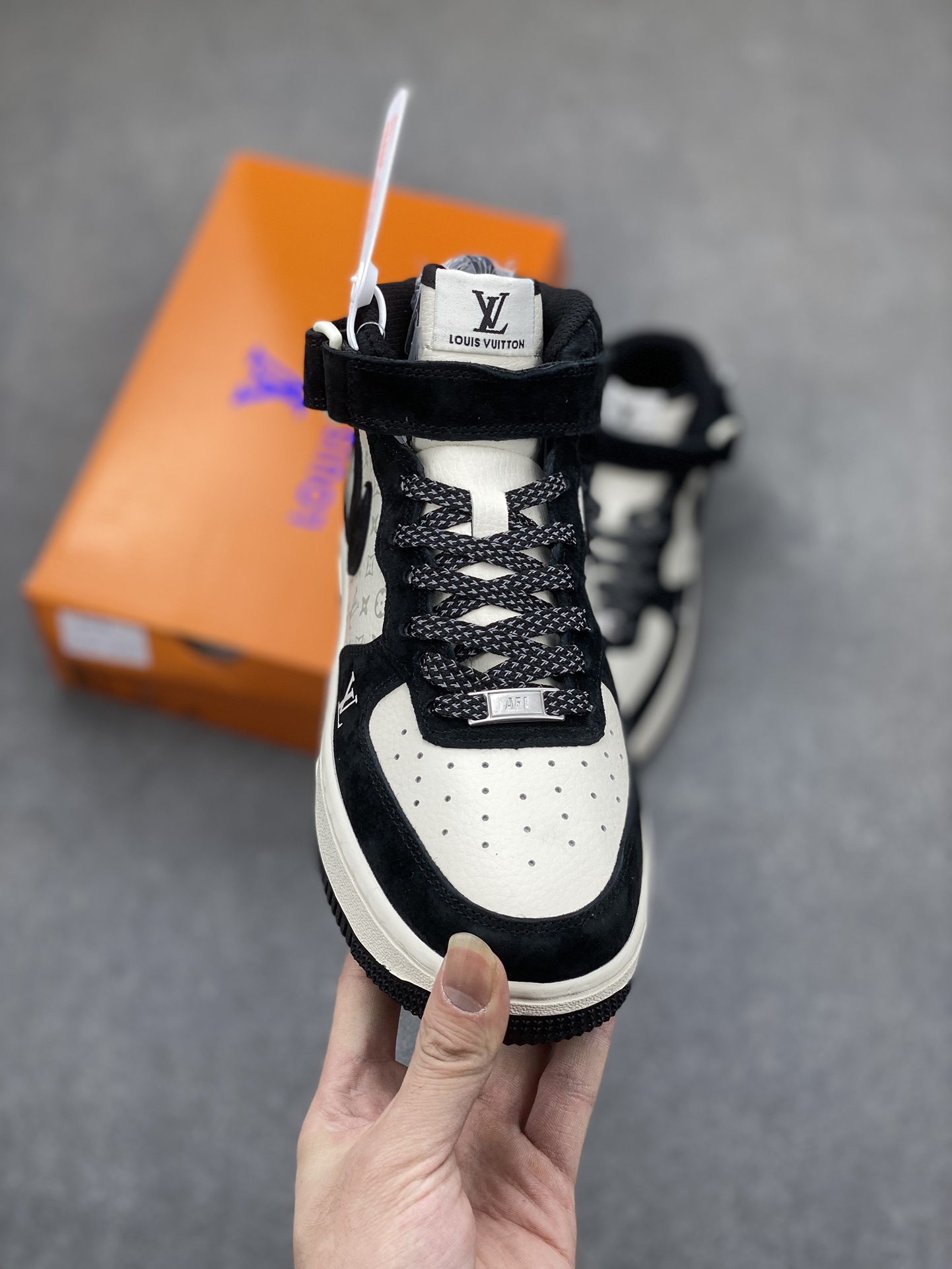 Nike Air Force 1 '07 Low Louis Vuitton Collab Sneakers - White/Black 3 i1702241142 5765 7