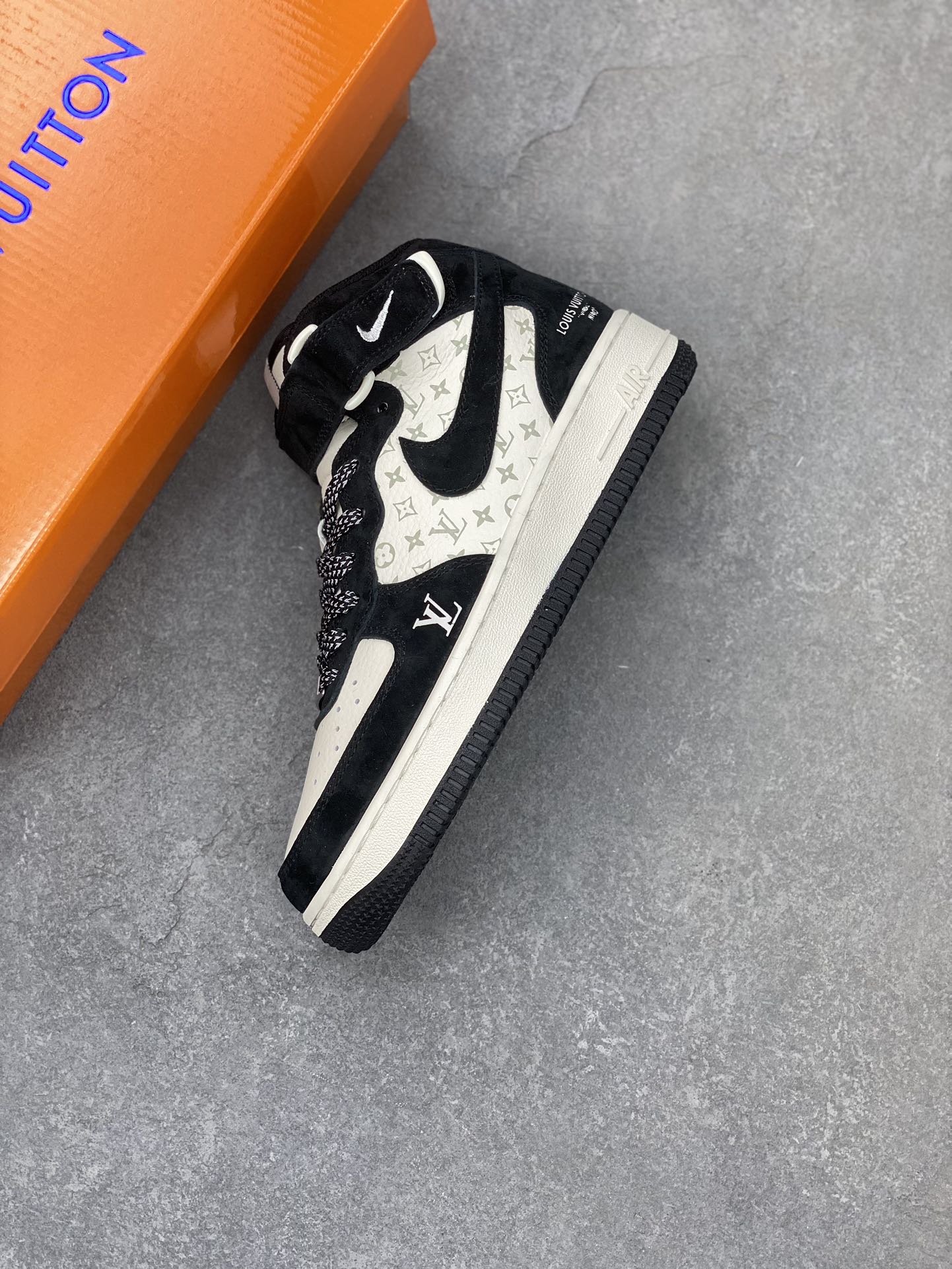 Nike Air Force 1 '07 Low Louis Vuitton Collab Sneakers - White/Black 8 i1702241142 7399 0