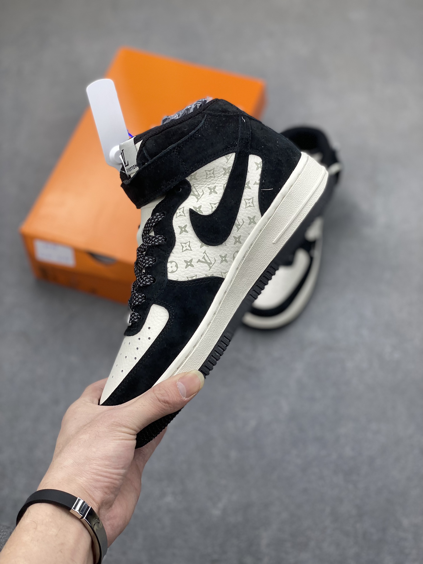 Nike Air Force 1 '07 Low Louis Vuitton Collab Sneakers - White/Black 4 i1702241142 9497 8