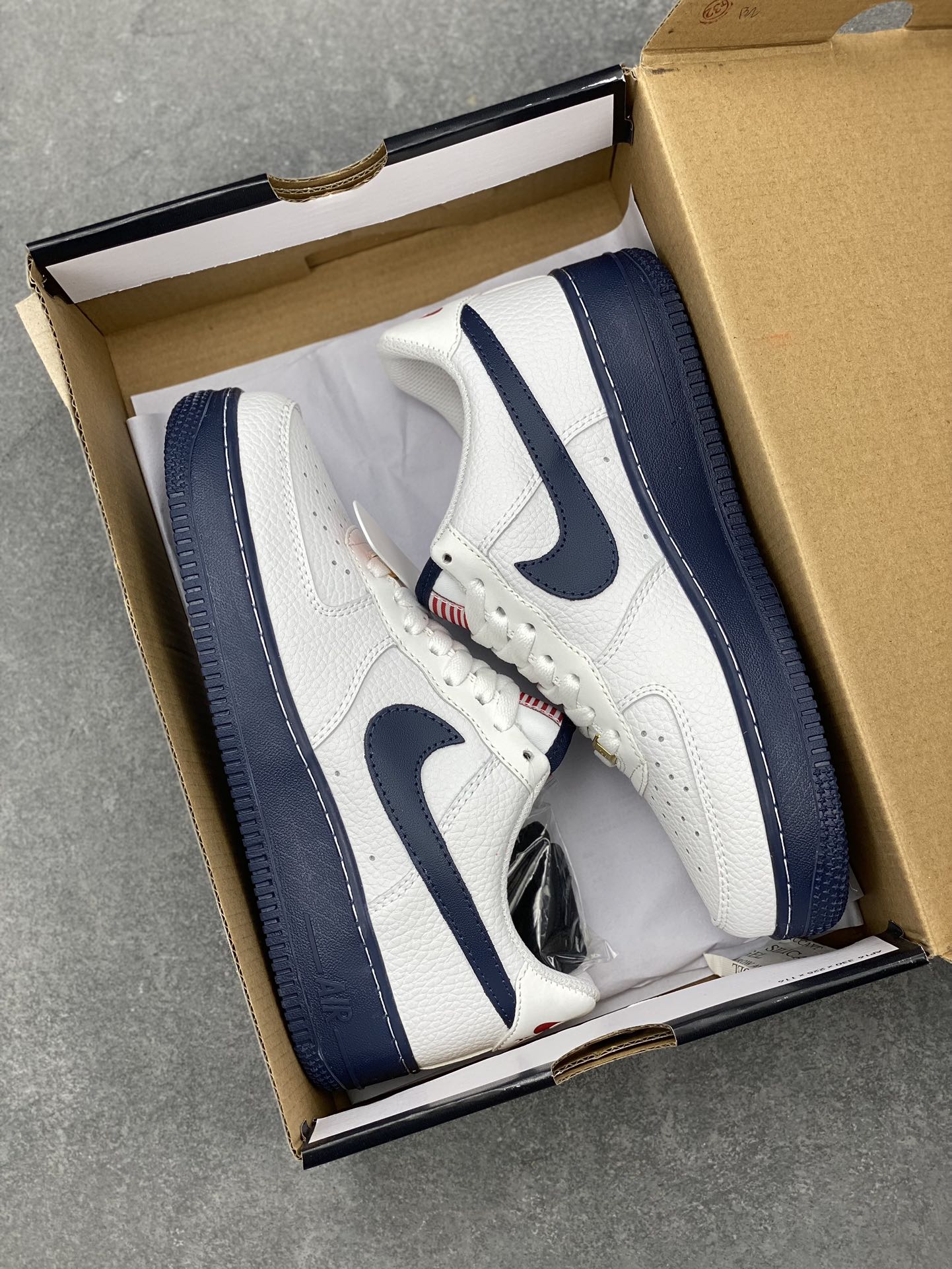 Nike Air Force 1 Low White Blue US Flag - Original Design & Comfort 10 i1702324943 261 6