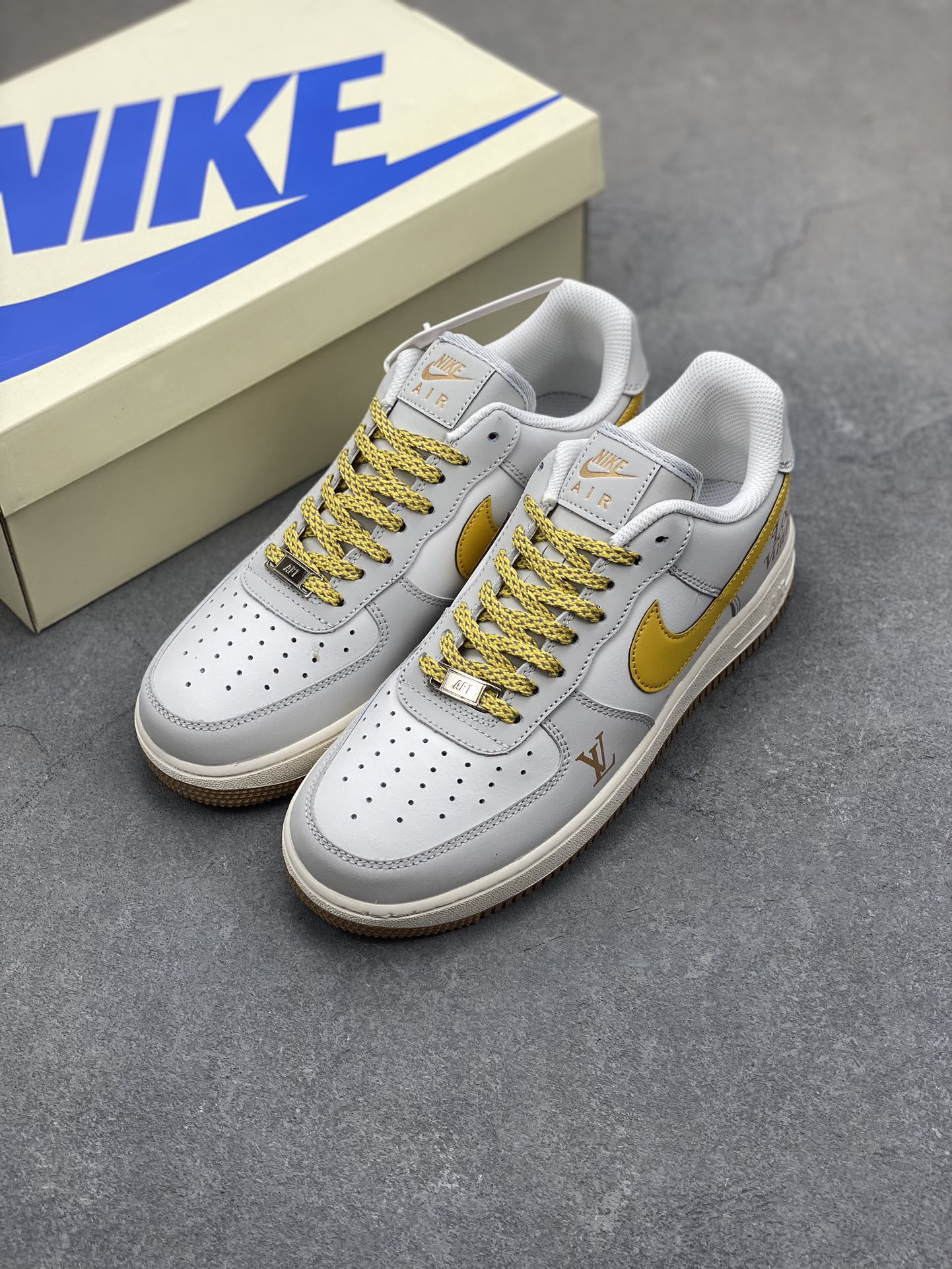 Nike Air Force 1 '07 Low Louis Vuitton Warm Grey Limited Edition Sneakers 9 i1702926652 1129 8