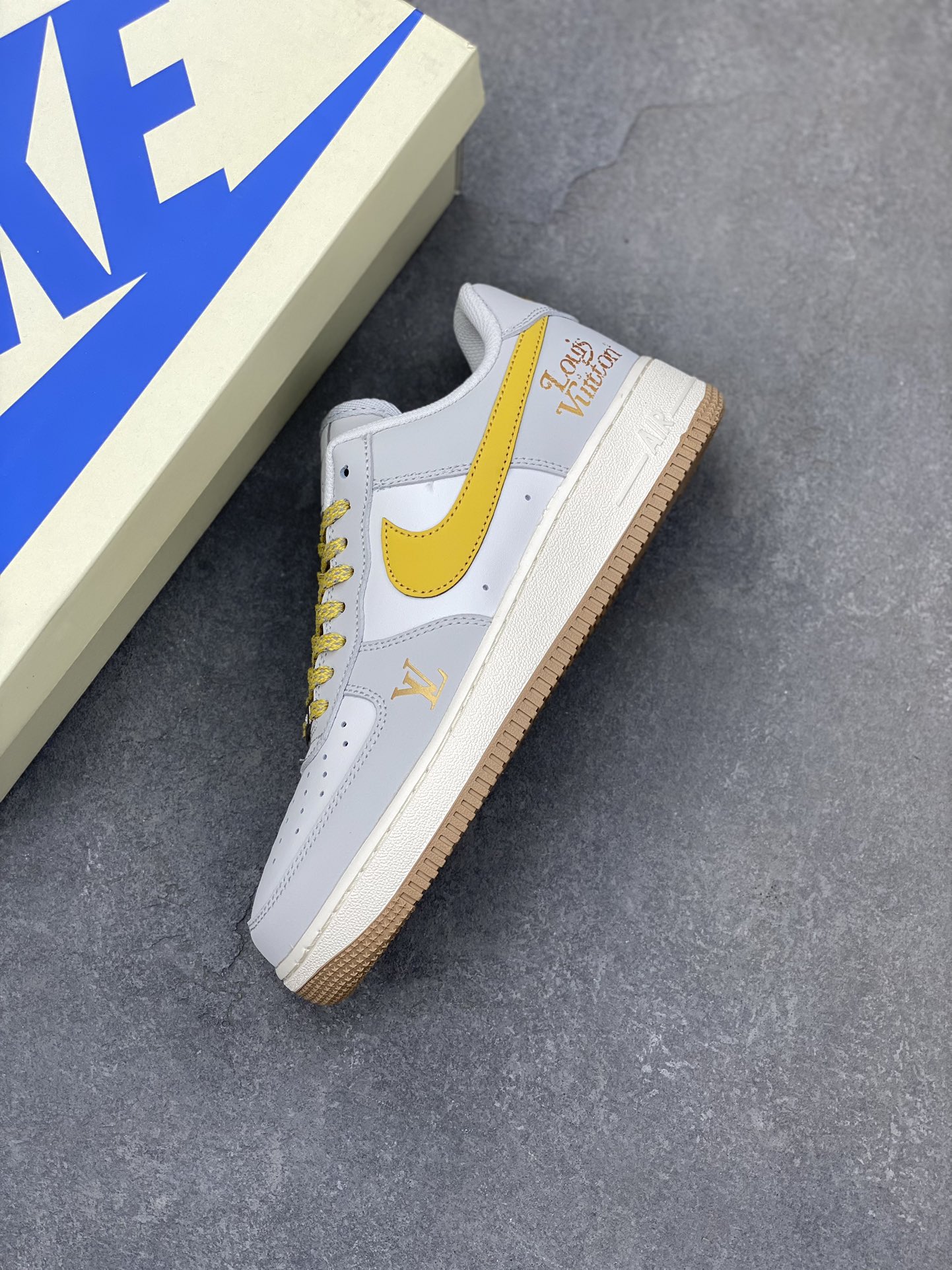 Nike Air Force 1 '07 Low Louis Vuitton Warm Grey Limited Edition Sneakers 8 i1702926652 2591 3