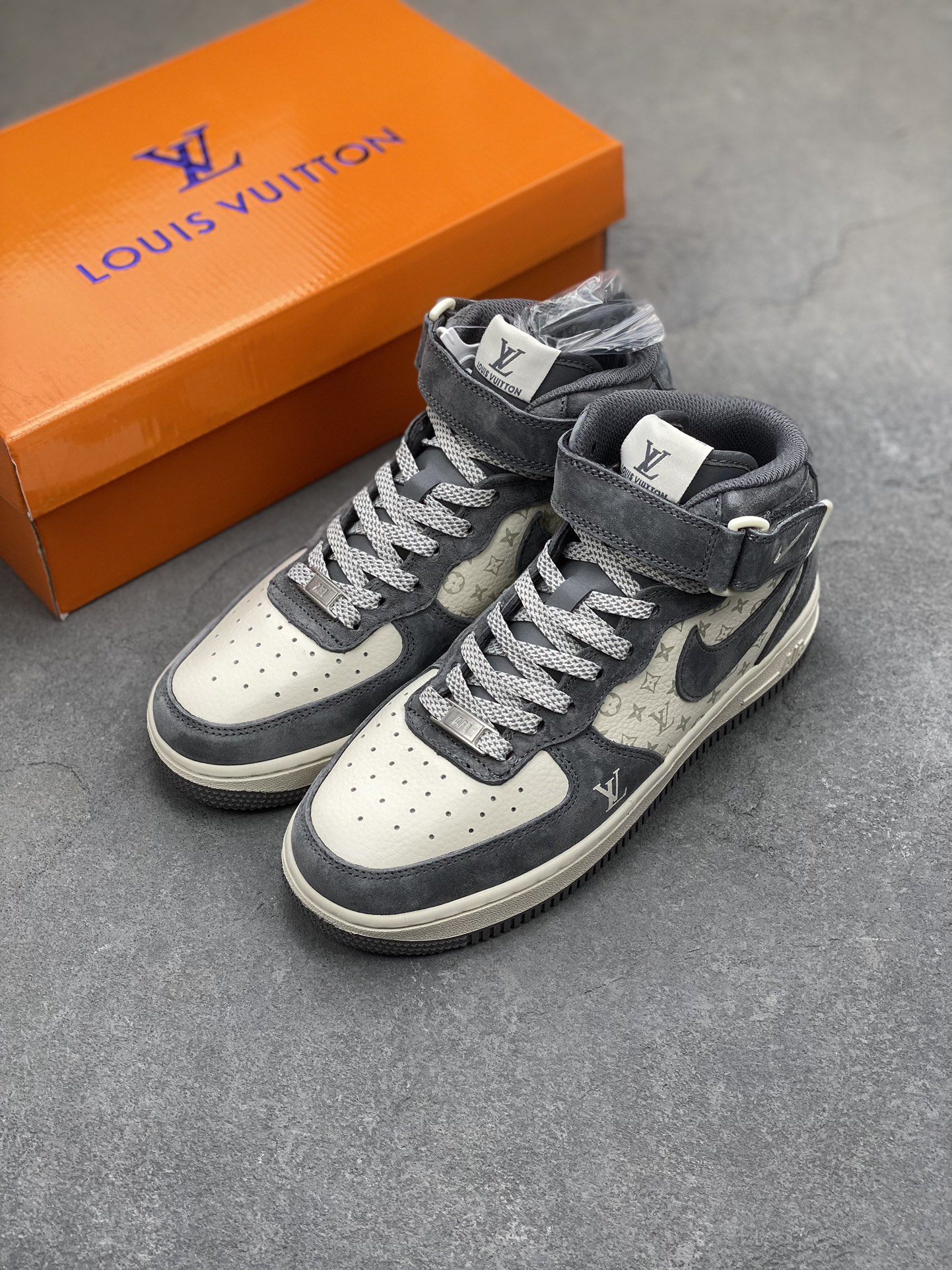 Nike Air Force 1 '07 Low Louis Vuitton Collab Sneakers - White/Grey 9 i1703449058 6108 0