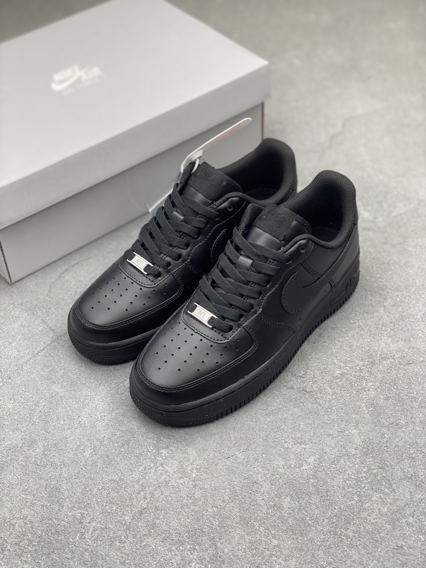 Nike Air Force 1 Low 'Black' - Timeless Style and Ultimate Comfort 9 i1703889069 917 0