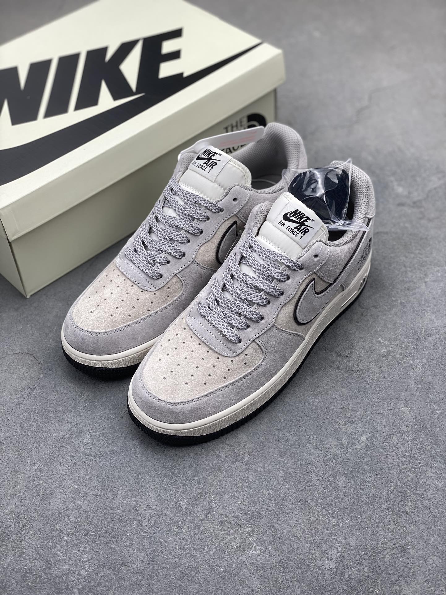 Nike Air Force 1 '07 Low The North Face Collab Sneakers - Gray/Black 9 i1704999551 160 8