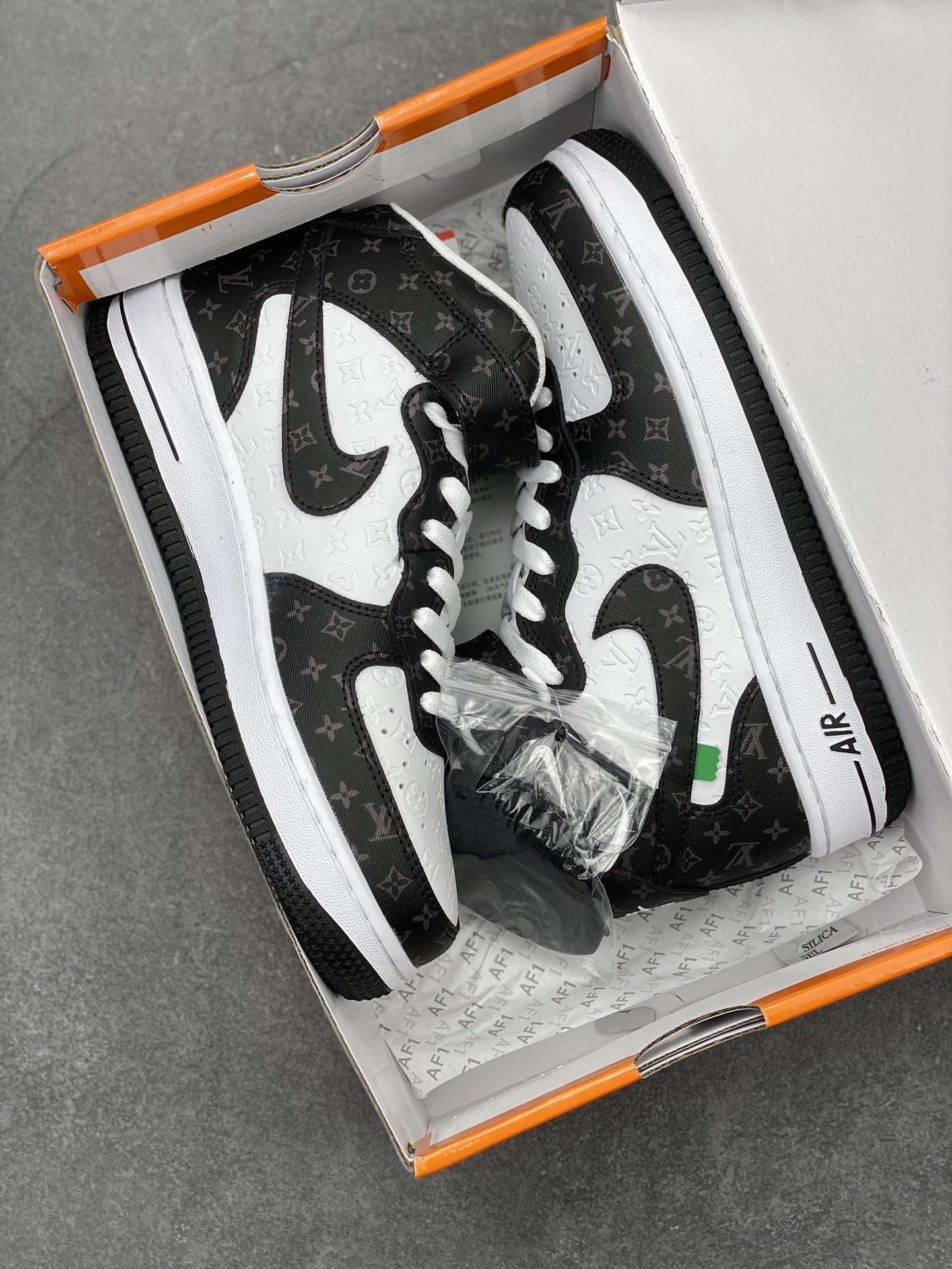 Nike Air Force 1 '07 Low Louis Vuitton White Black Print Sneakers 10 i1705087120 6396 7