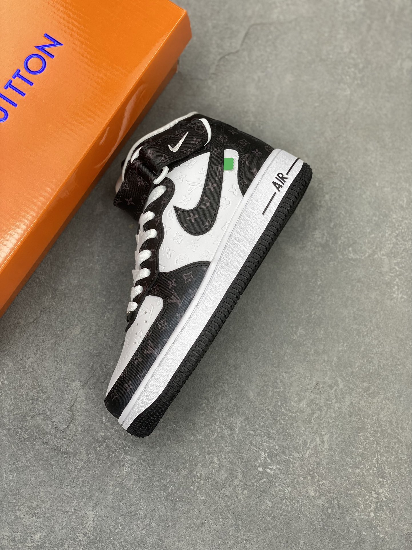 Nike Air Force 1 '07 Low Louis Vuitton White Black Print Sneakers 8 i1705087120 8479 5