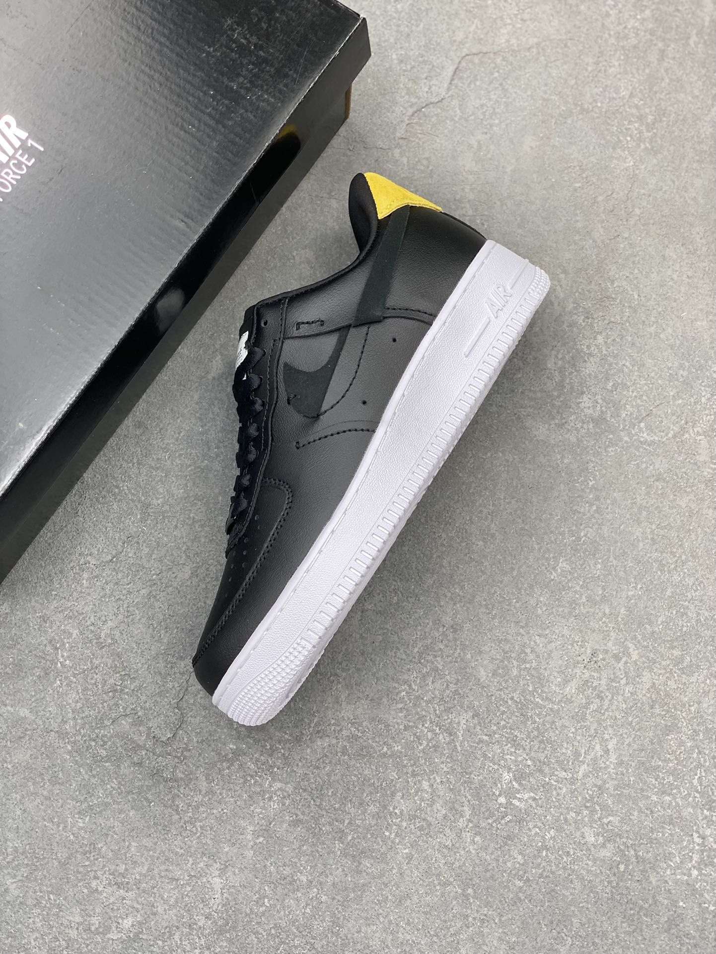 Nike Air Force 1 Low Retro QS Black White Emerald Men's Shoe 898889-104 8 i1705087429 3874 0