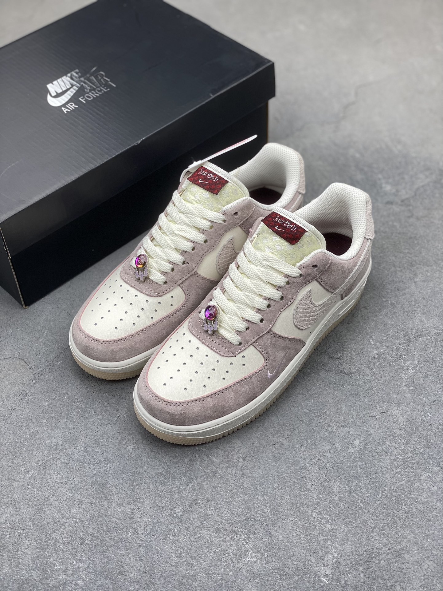 Nike Air Force 1 '07 Low 'Year of the Dragon' - Premium Comfort & Style 9 i1706300532 9994 0