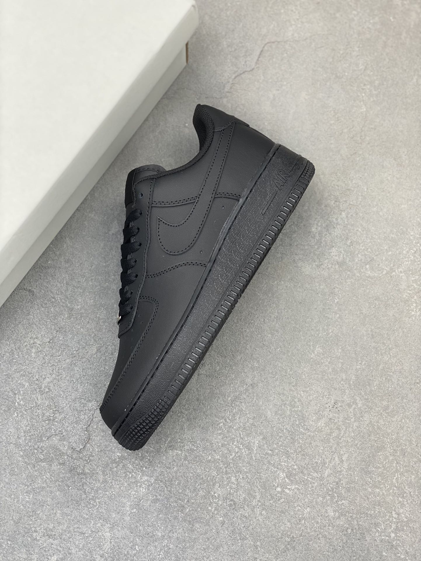 Nike Air Force 1 '07: Premium Leather, Classic Style, Includes Extra Laces 8 i1710363133 3812 6