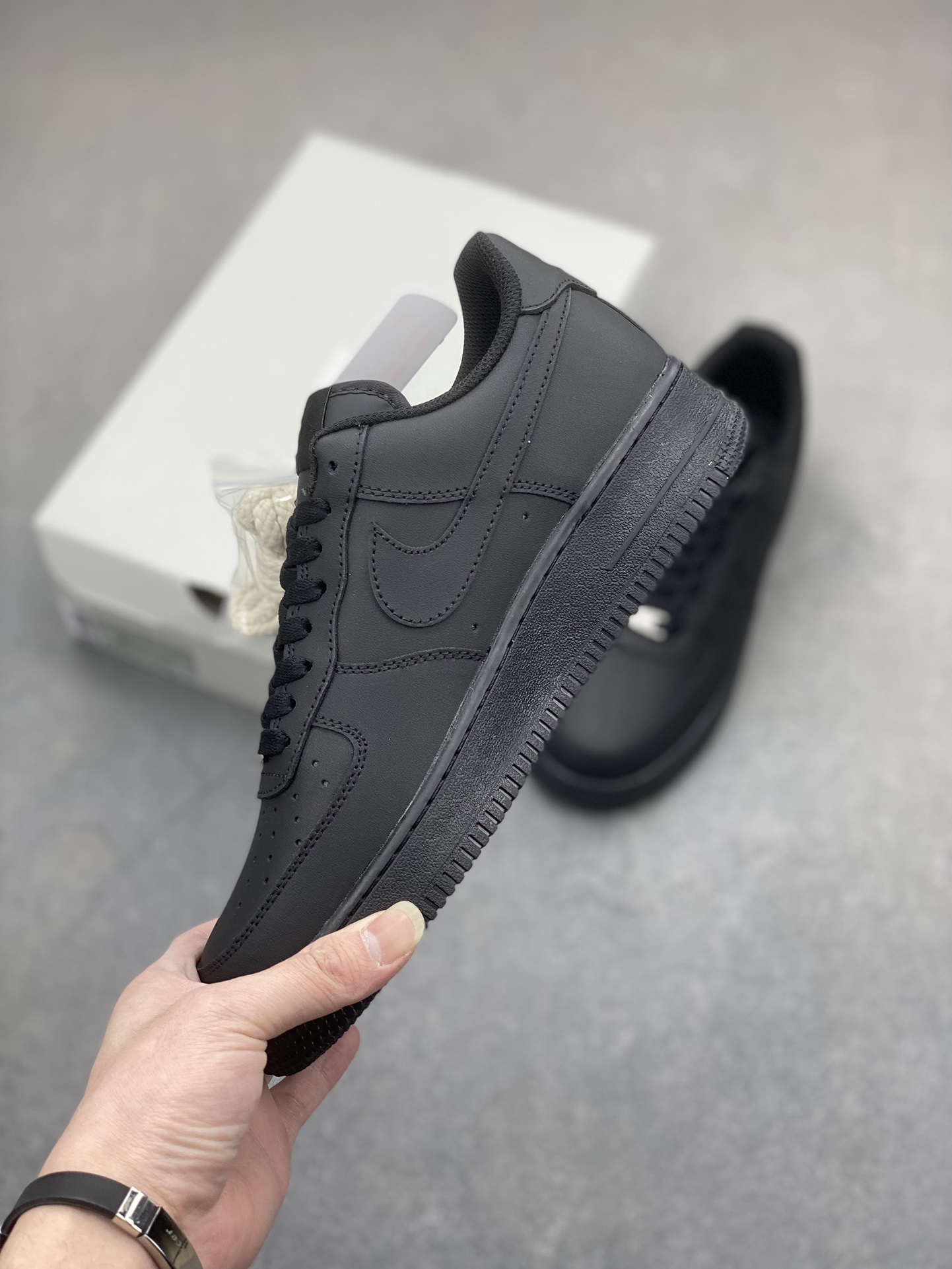Nike Air Force 1 '07: Premium Leather, Classic Style, Includes Extra Laces 4 i1710363133 9099 7