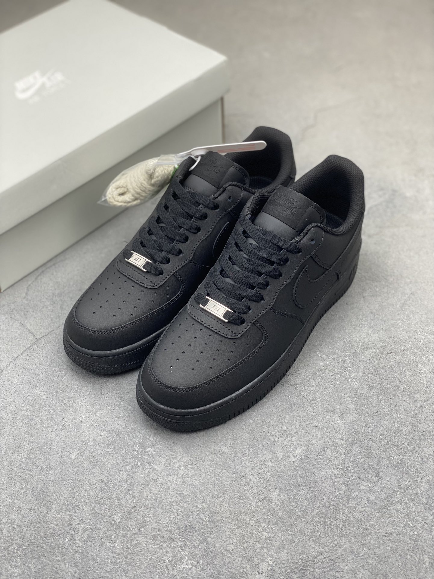 Nike Air Force 1 '07: Premium Leather, Classic Style, Includes Extra Laces 9 i1710363133 9144 5