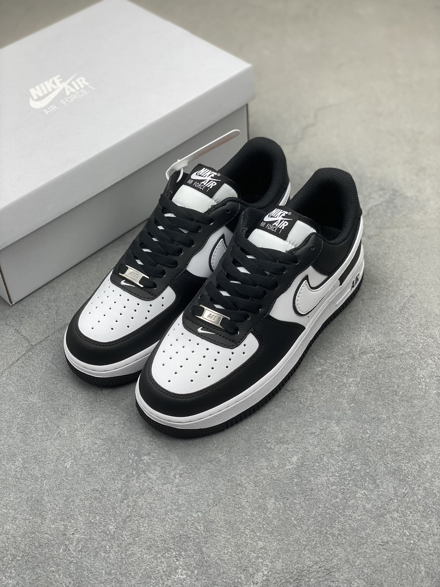 Nike Air Force 1 '07 Low Panda Black White Sneakers DV0788-001 9 i1710514105 5867 1
