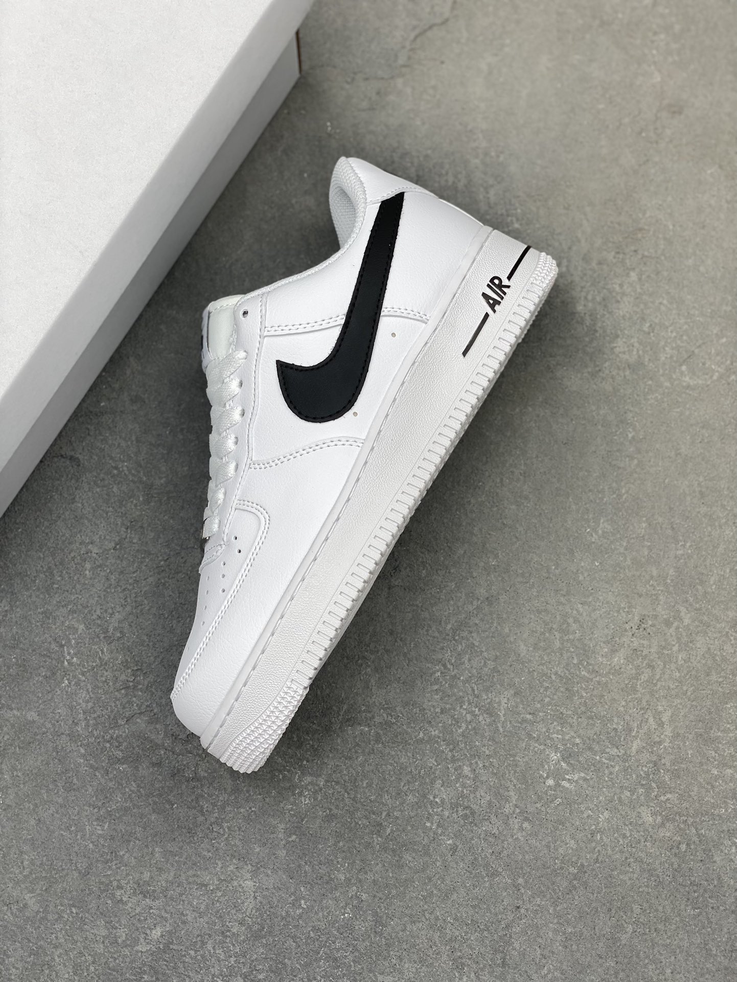 Nike Air Force 1 Low White Black Casual Sneakers CJ0952-100 8 i1710616674 8749 4