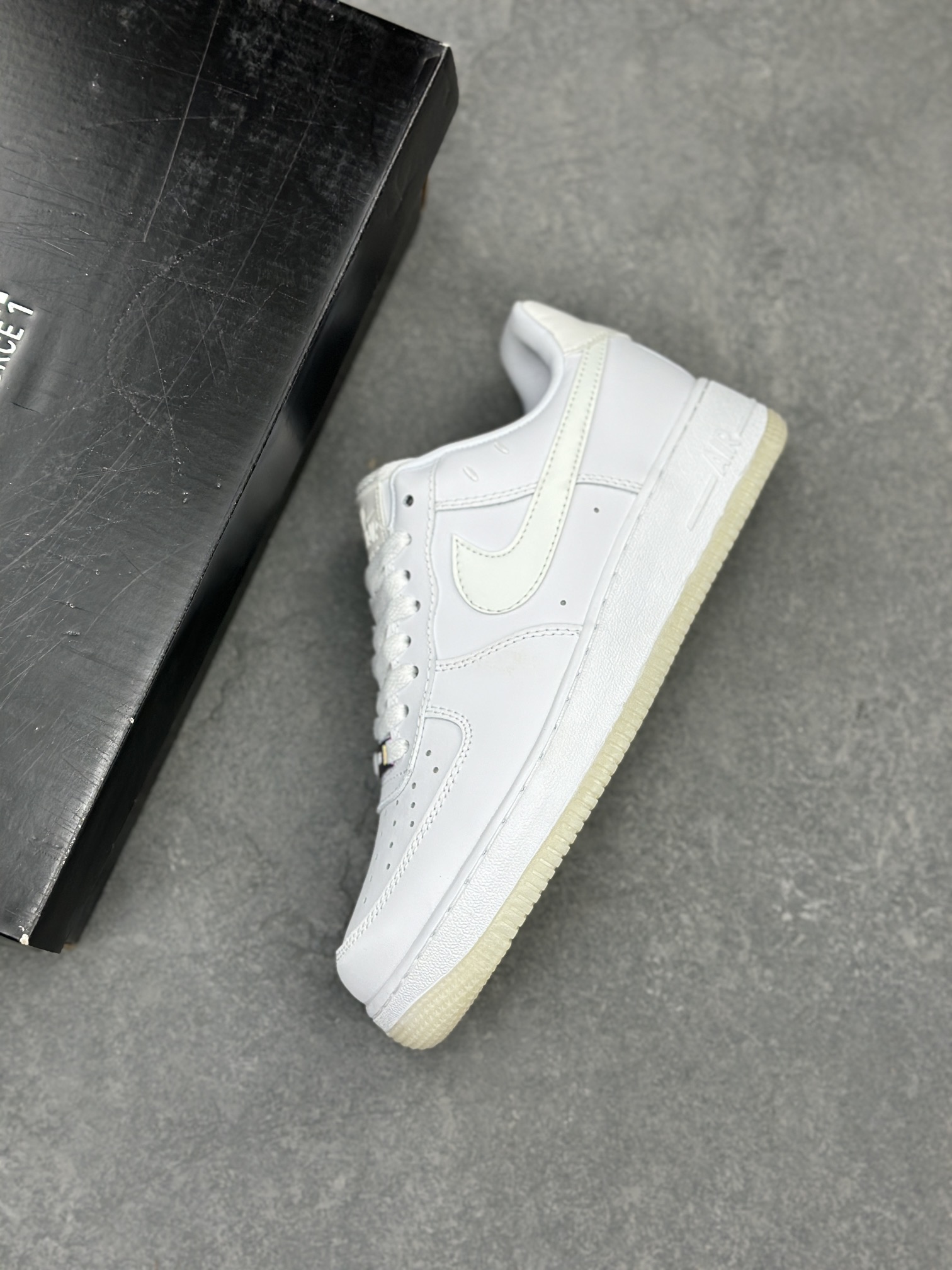 Nike Air Force 1 '07 Low White UV Reactive, Classic Style and Comfort 8 i1710782264 703 6