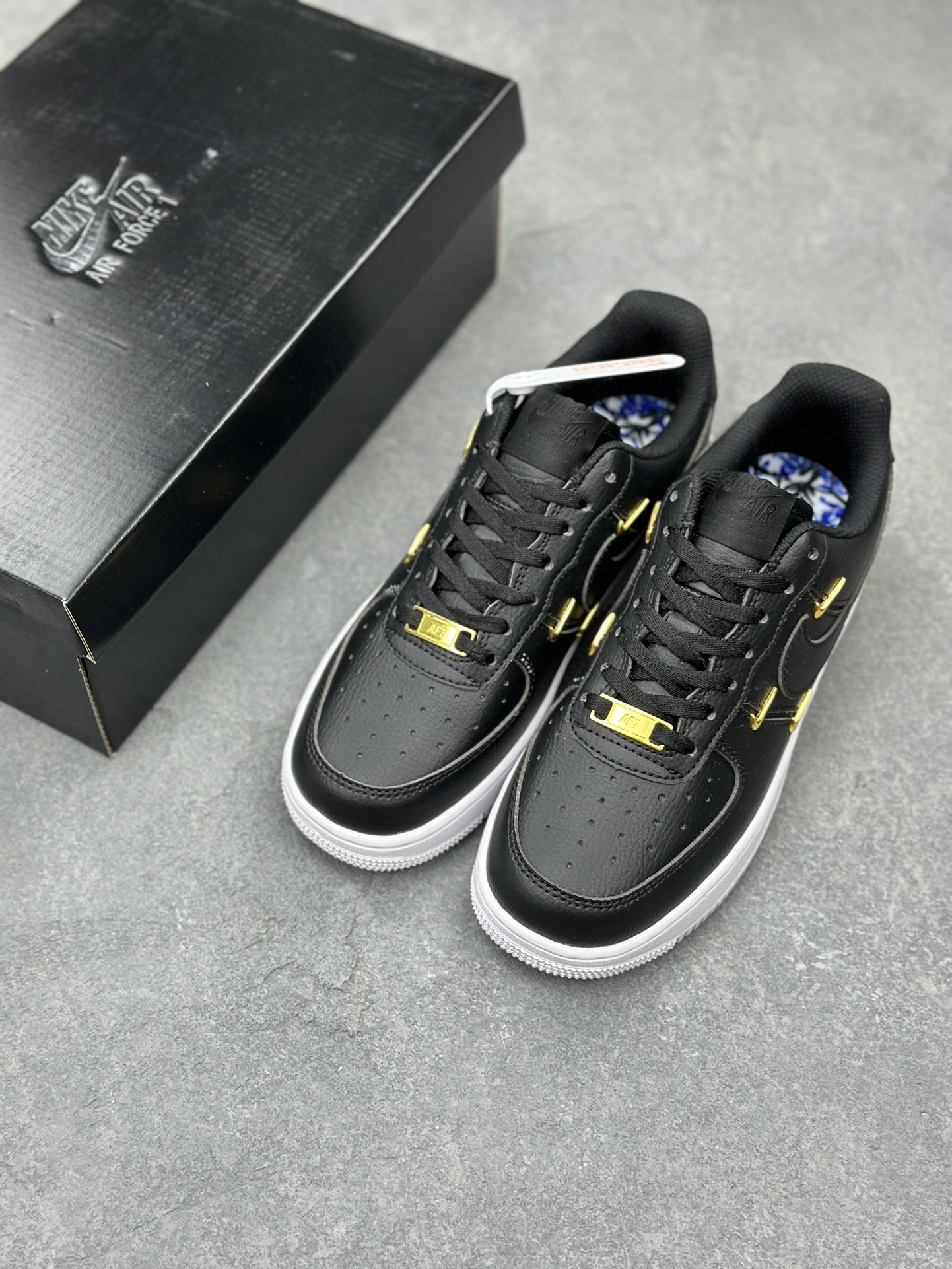 Nike Air Force 1 Low Black Metallic Gold - Classic Style, Modern Comfort 9 i1710785375 1777 6