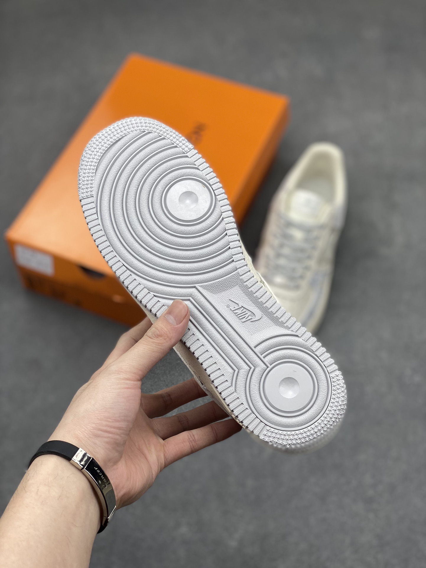 Nike Air Force 1 '07 Low Louis Vuitton Collab Sneakers - Limited Edition 7 i1711173189 4091 8
