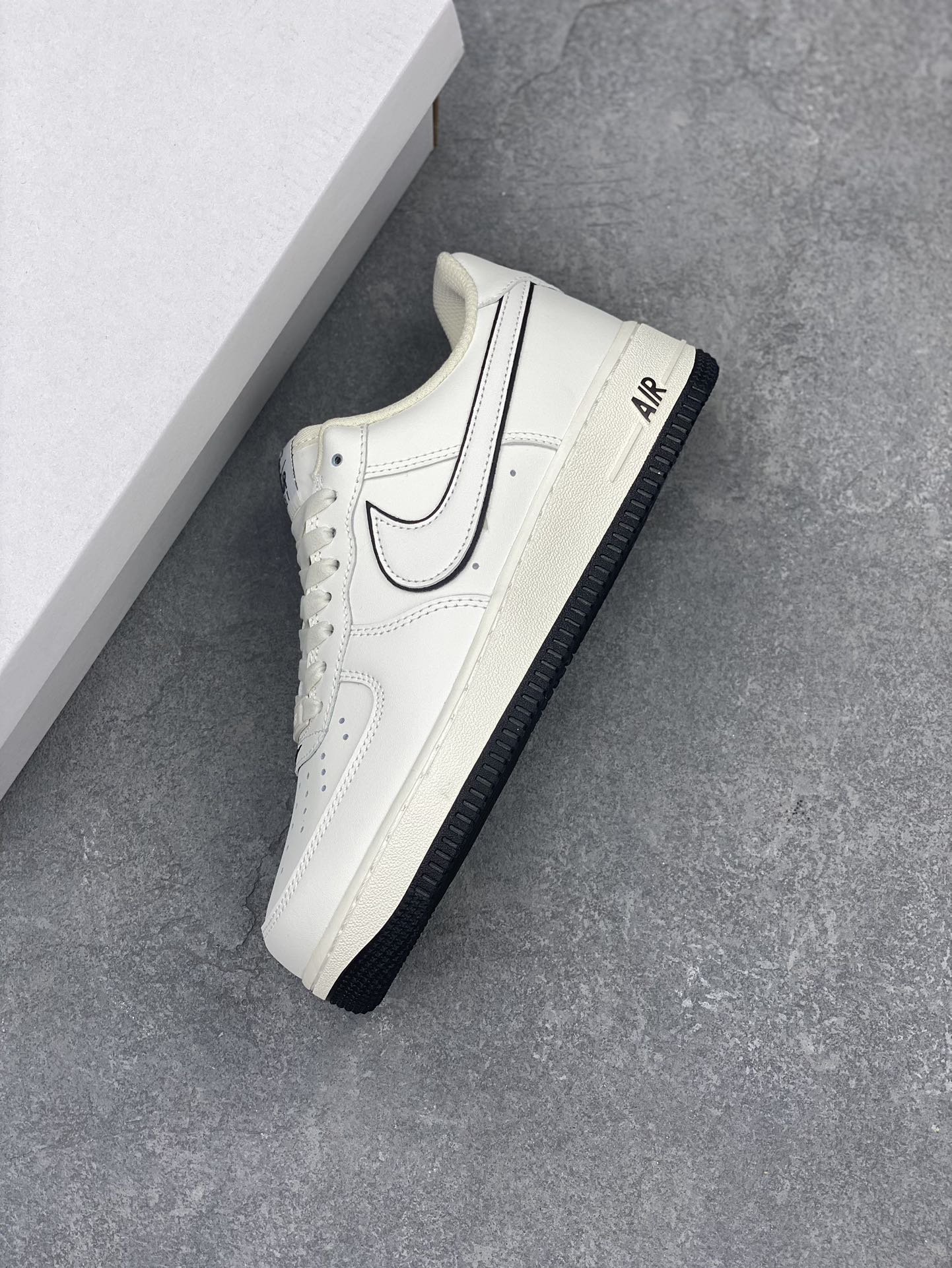 Nike Air Force 1 Low '07: Iconic Style & All-Day Comfort - Cream/Black 8 i1711174459 1550 1