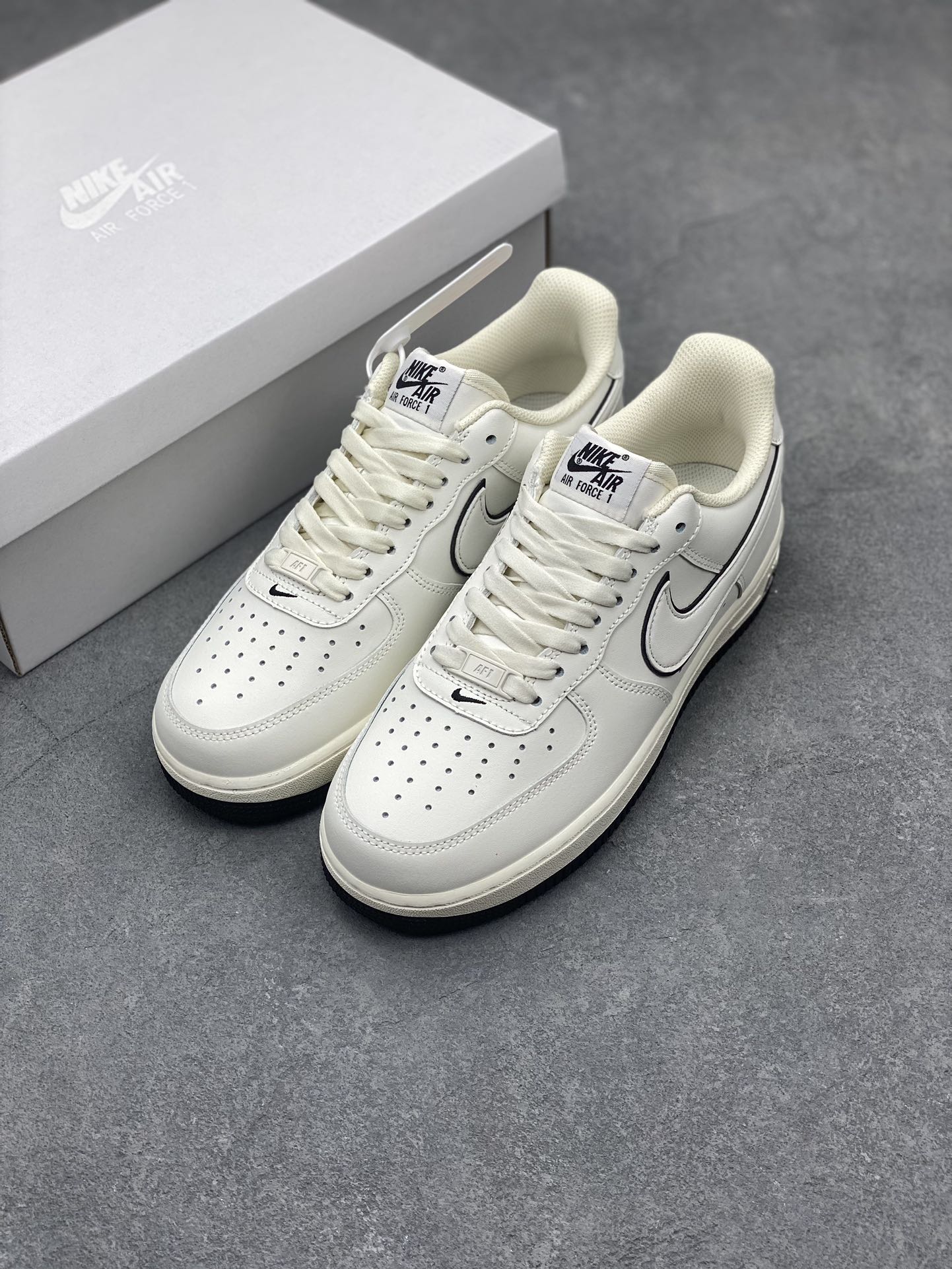 Nike Air Force 1 Low '07: Iconic Style & All-Day Comfort - Cream/Black 9 i1711174459 2505 6