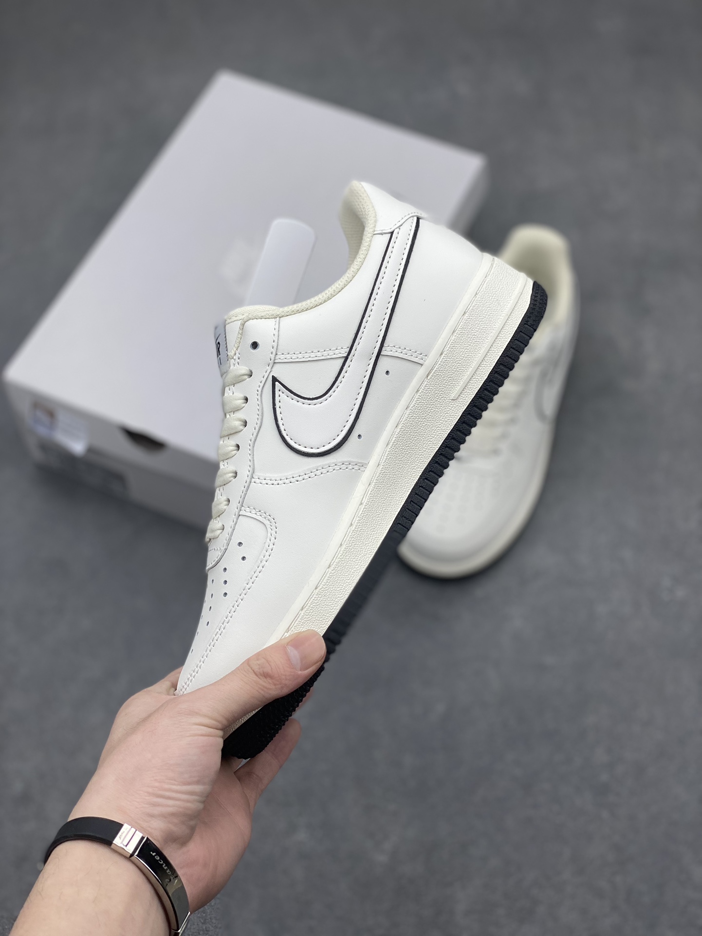 Nike Air Force 1 Low '07: Iconic Style & All-Day Comfort - Cream/Black 4 i1711174459 9184 0