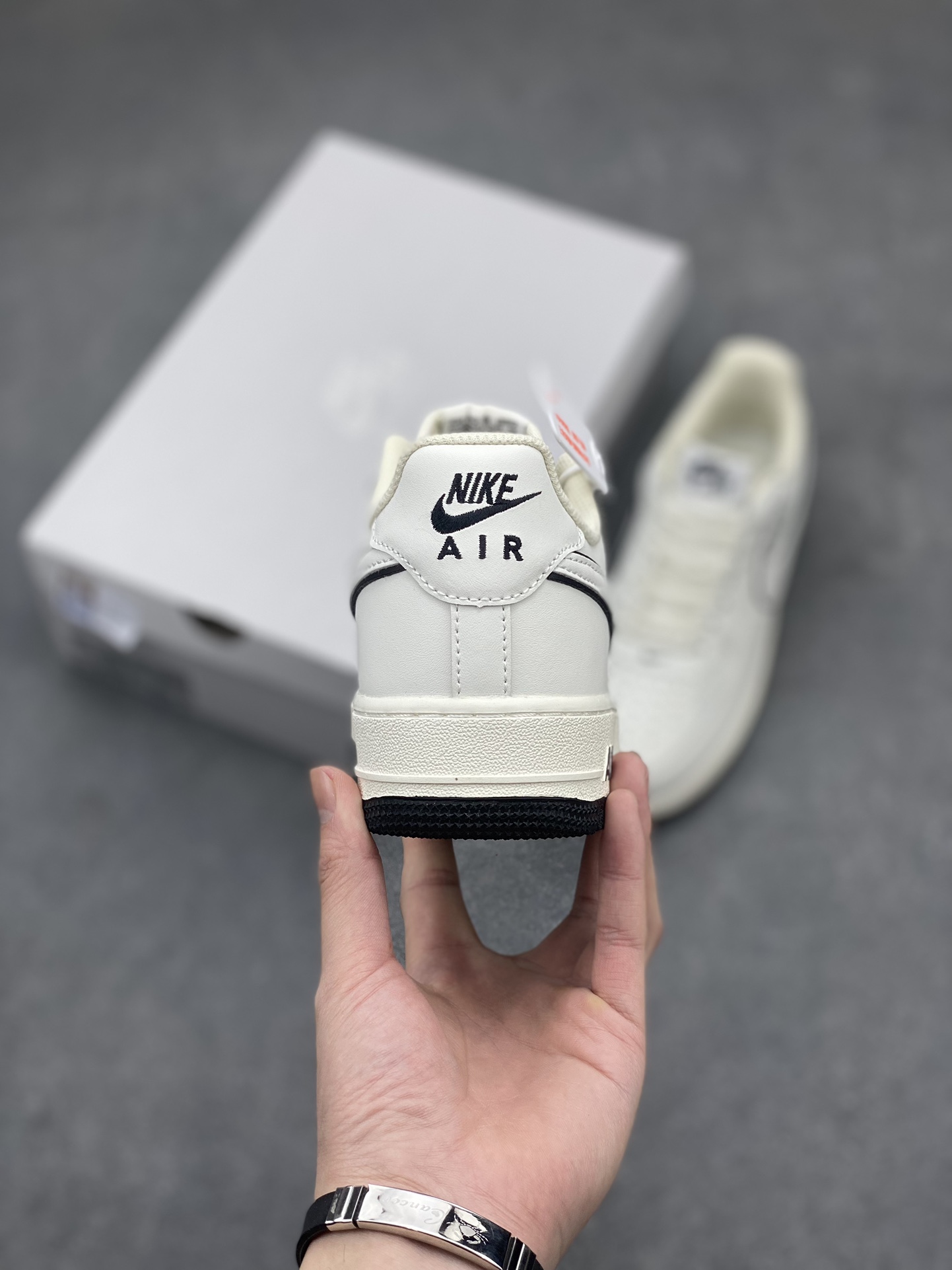 Nike Air Force 1 Low '07: Iconic Style & All-Day Comfort - Cream/Black 5 i1711174459 9433 7