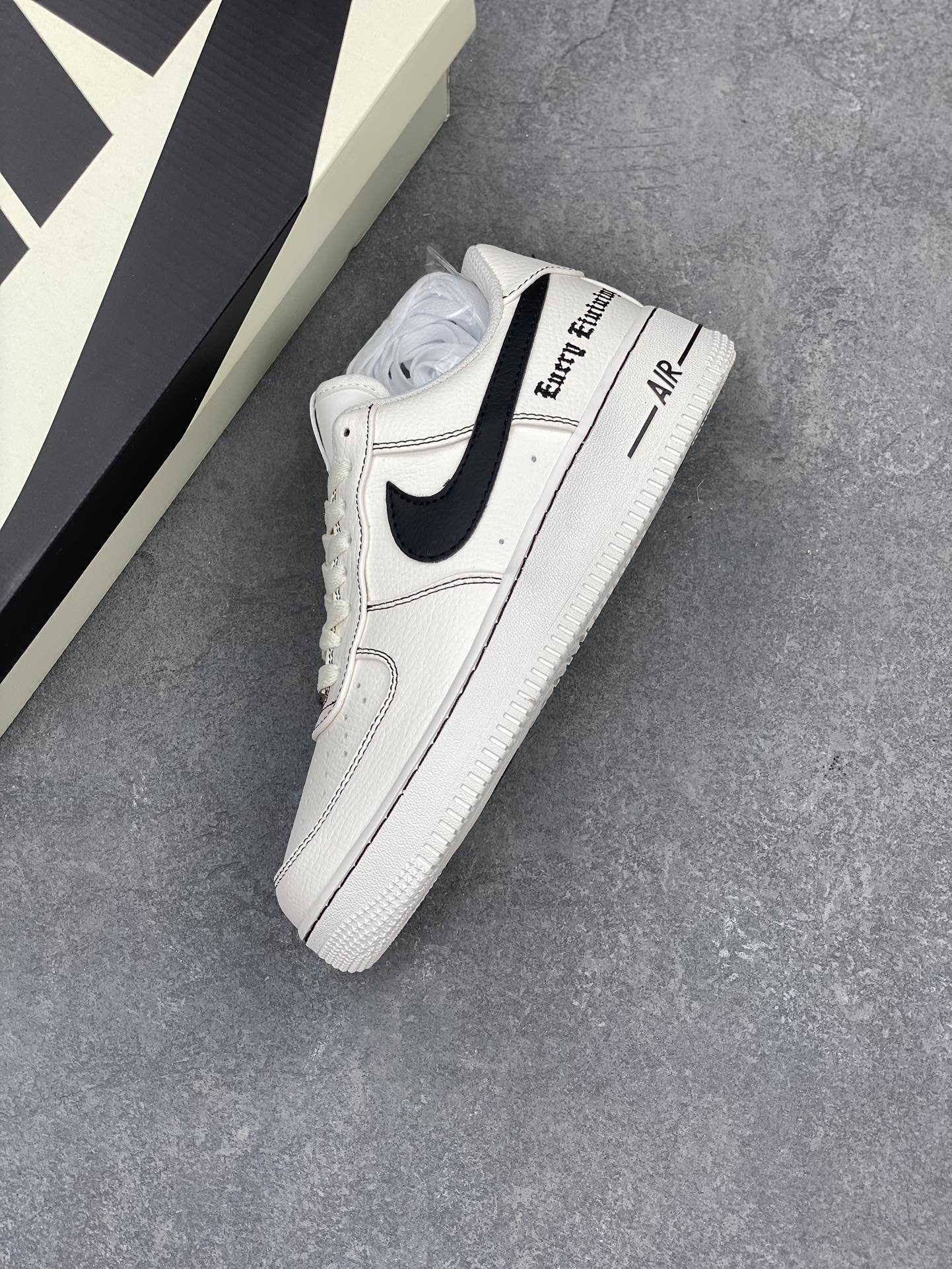 Vlone x Nike Air Force 1 '07 Low White/Black Casual Sneakers AA5360-002 8 i1711650390 1907 2