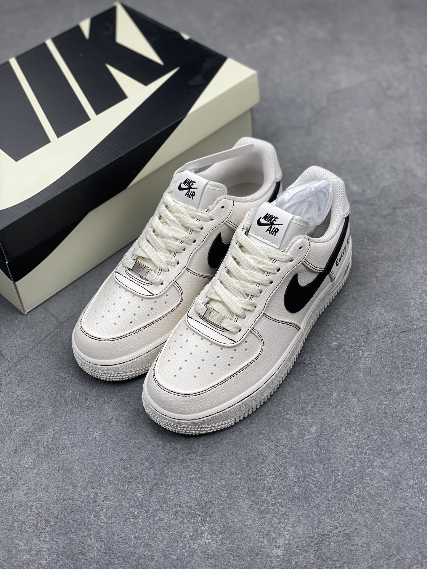 Vlone x Nike Air Force 1 '07 Low White/Black Casual Sneakers AA5360-002 9 i1711650390 1939 4