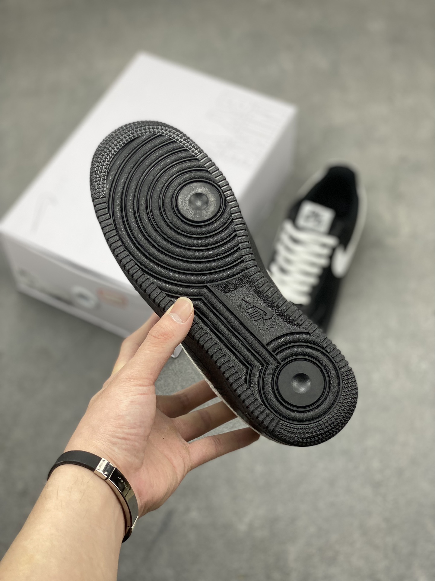 Nike Air Force 1 Low Black/White: Original Design, Comfortable & Durable 7 i1712085953 5076 1