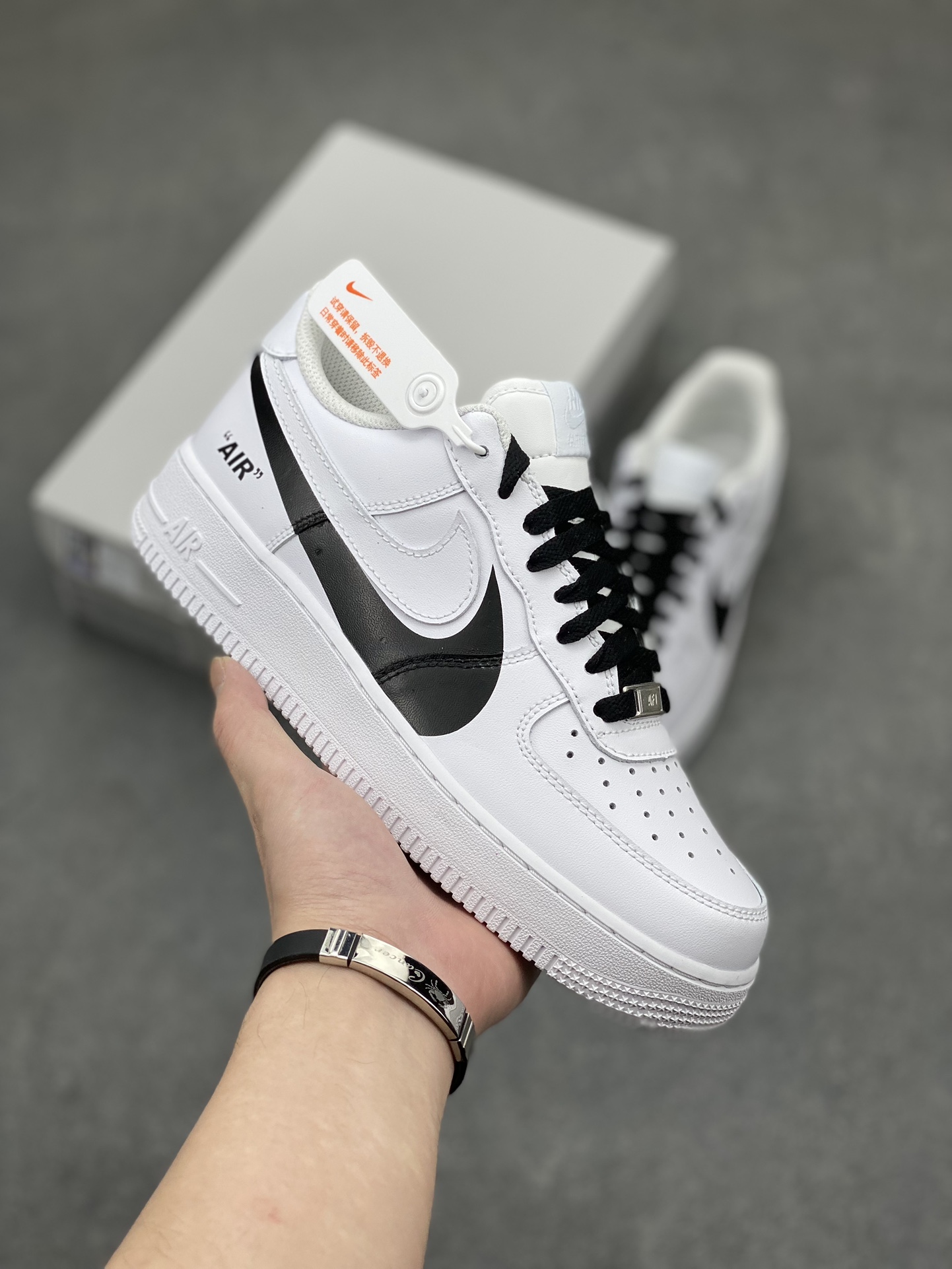 Nike Air Force 1 Low '07 Black/White: Iconic Style with Premium Comfort 2 i1712436328 1894 2
